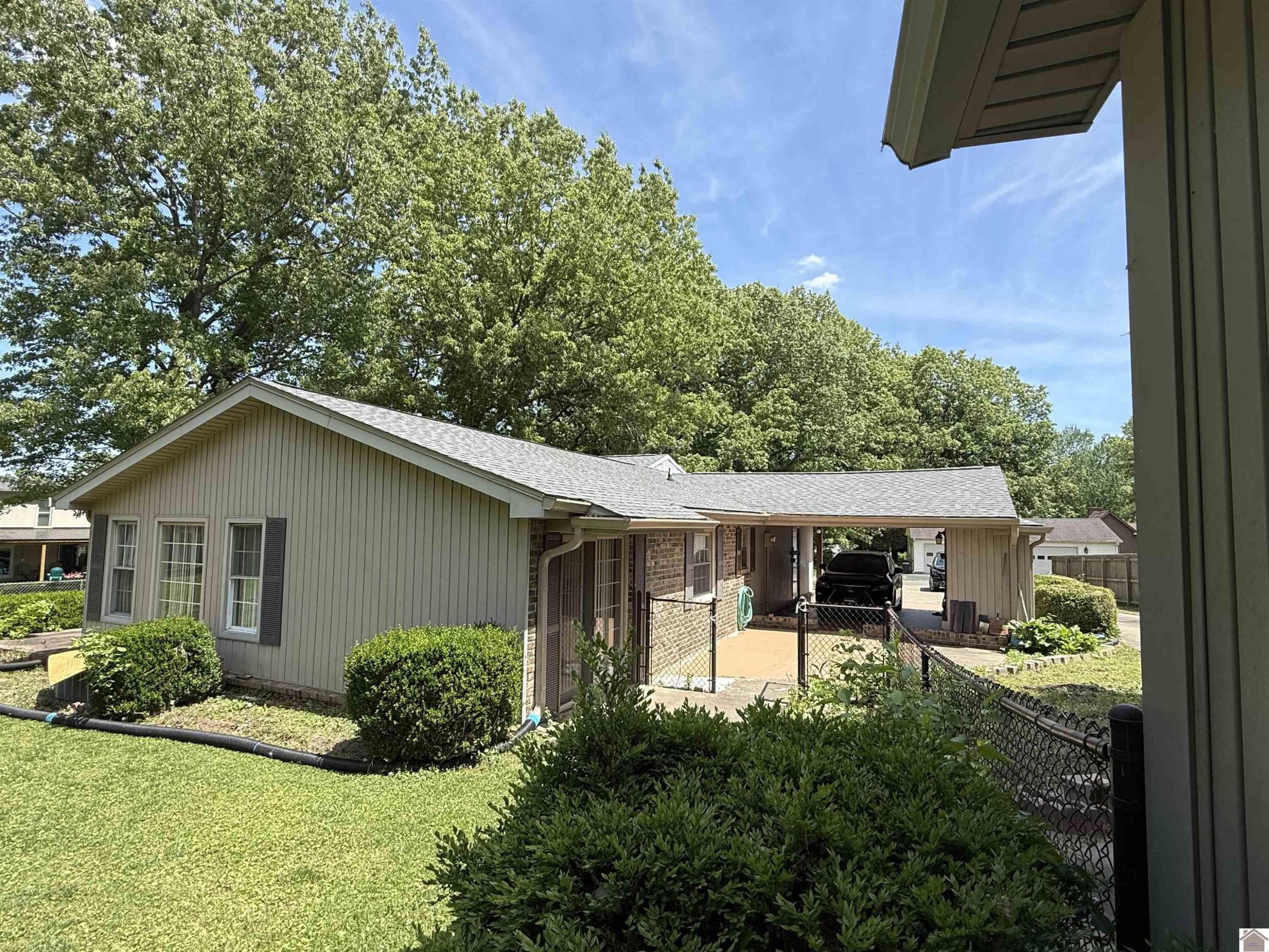 1366 Scottsdale Drive Property Photo 9