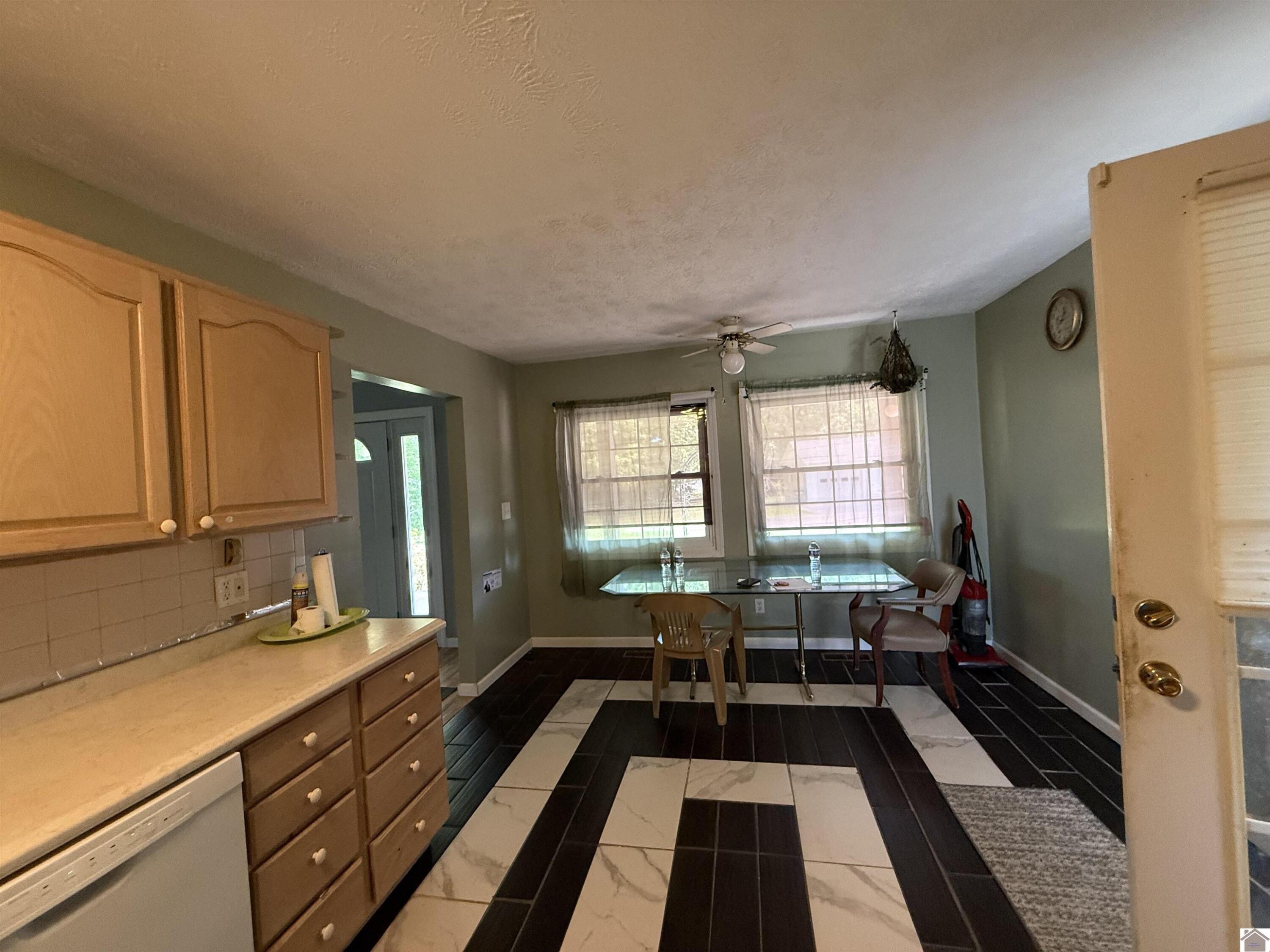1366 Scottsdale Drive Property Photo 13
