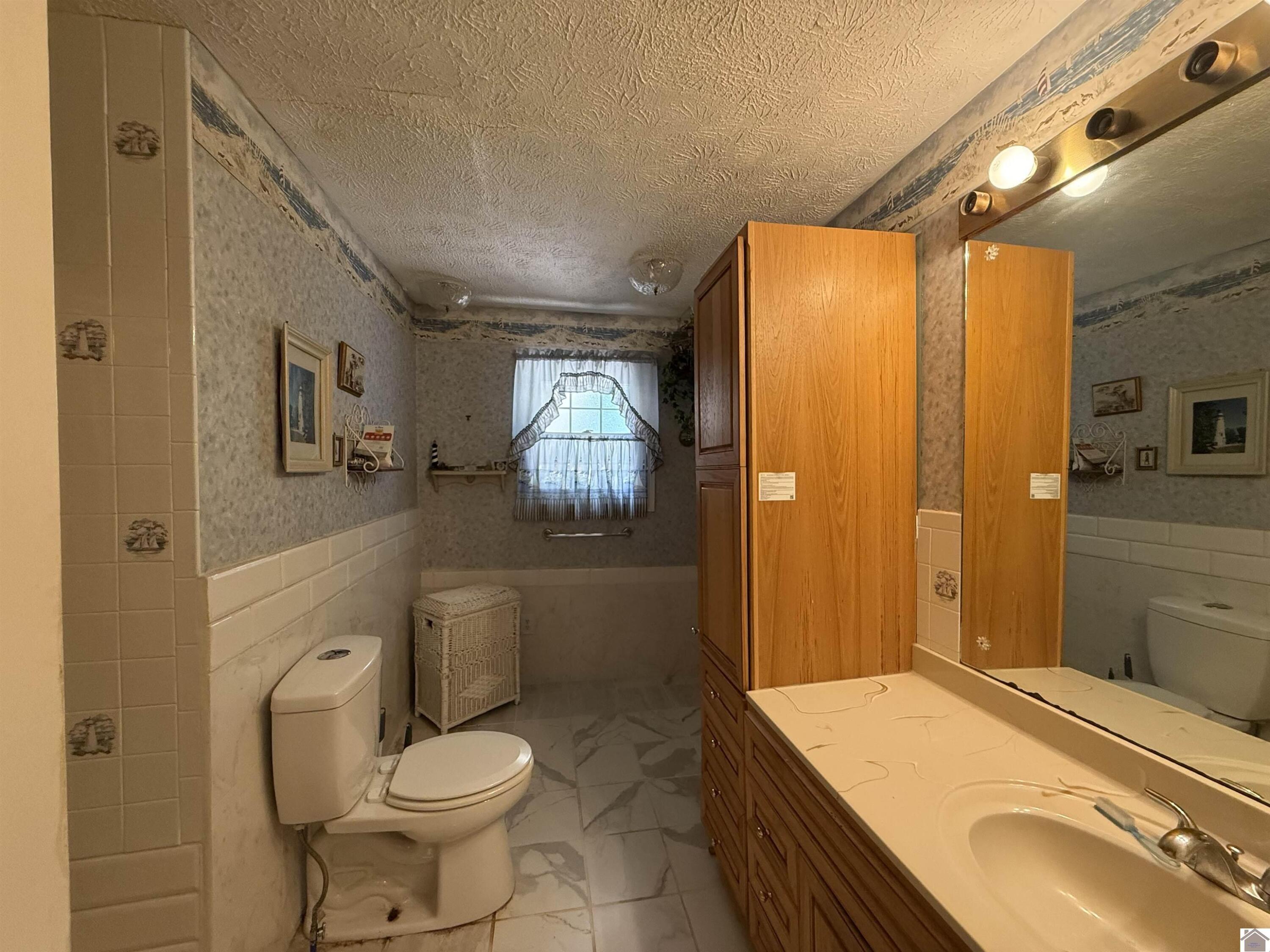 1366 Scottsdale Drive Property Photo 16