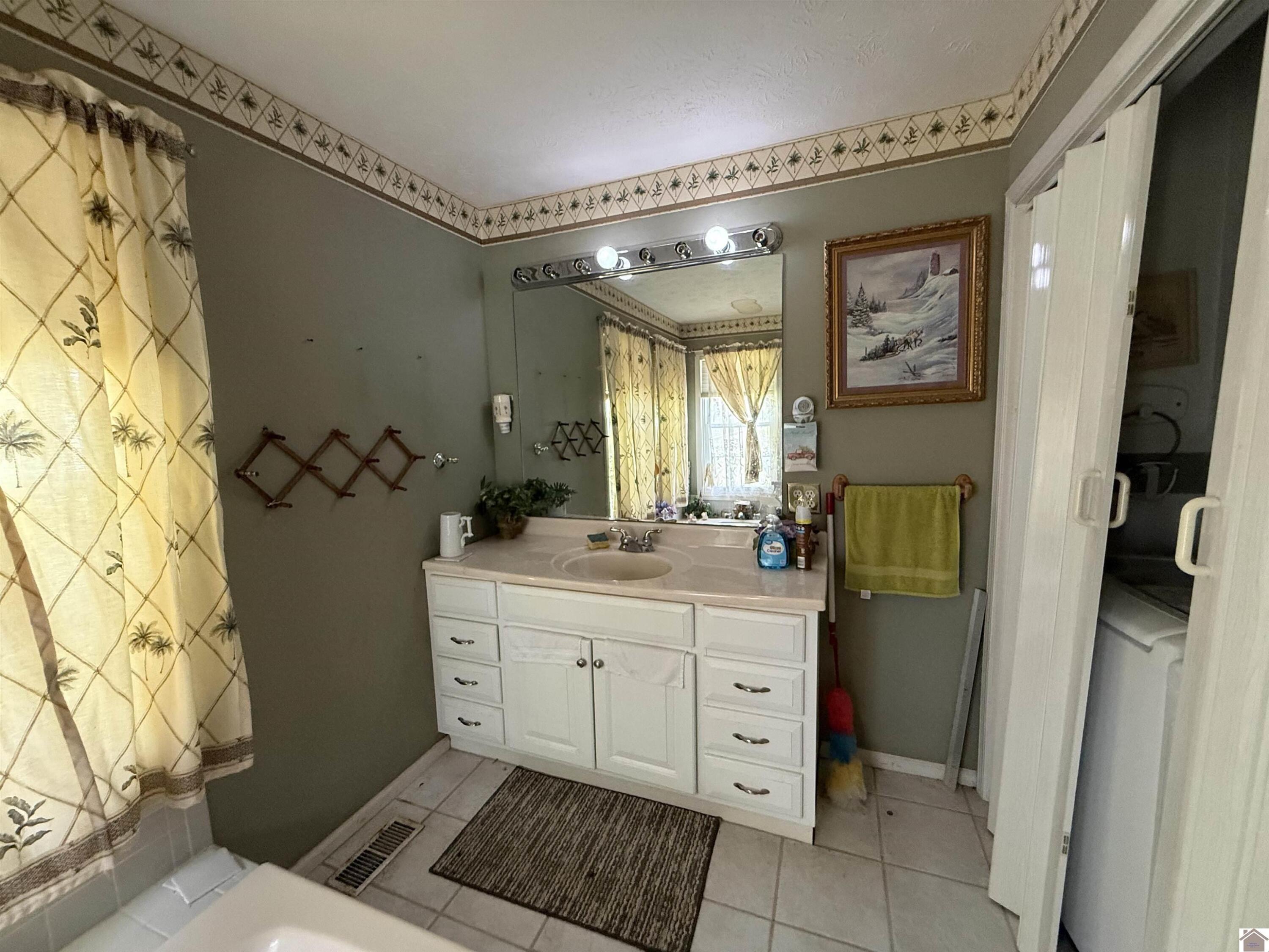 1366 Scottsdale Drive Property Photo 21