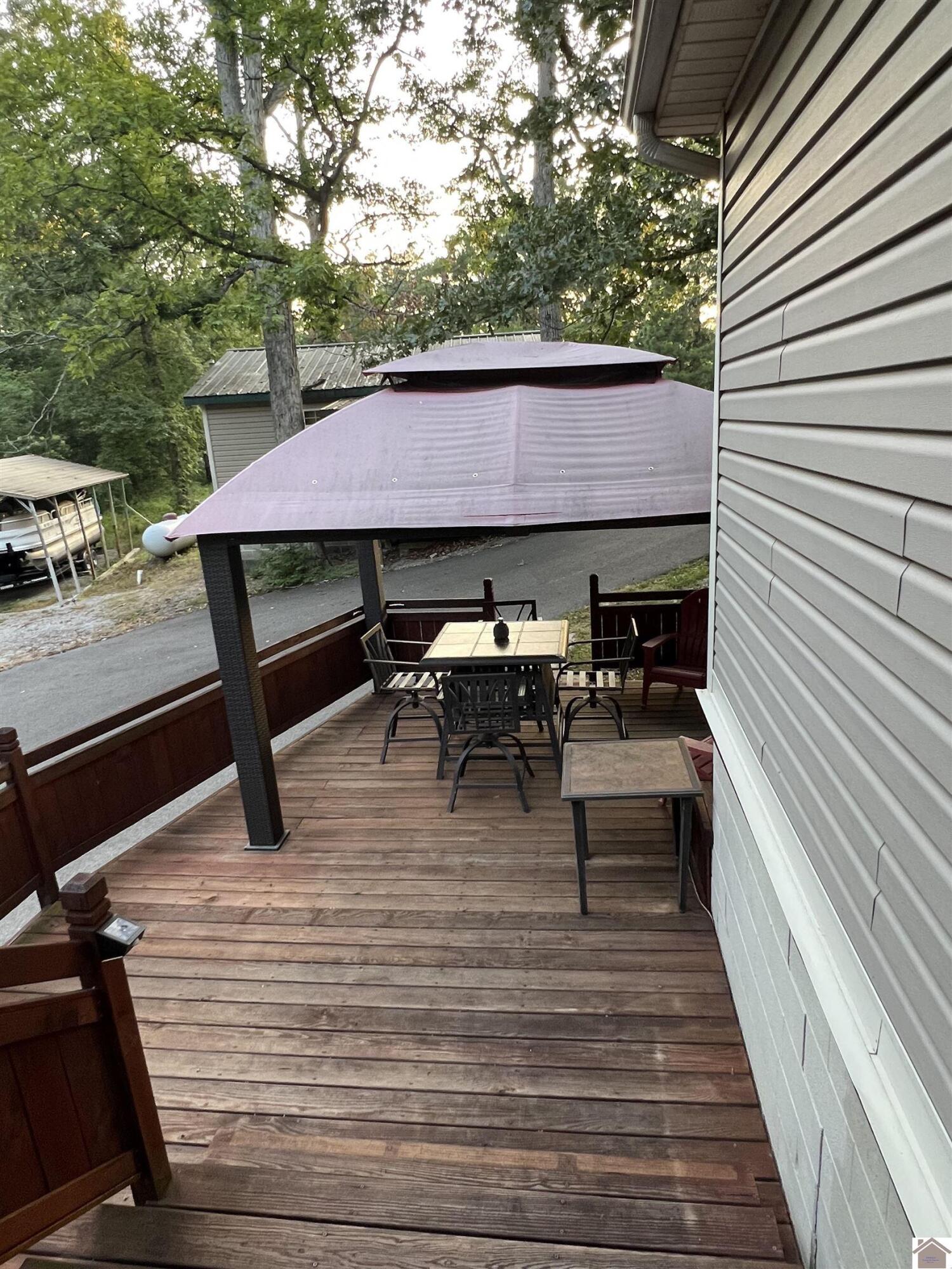 300 Spicewood Lane Property Photo 4