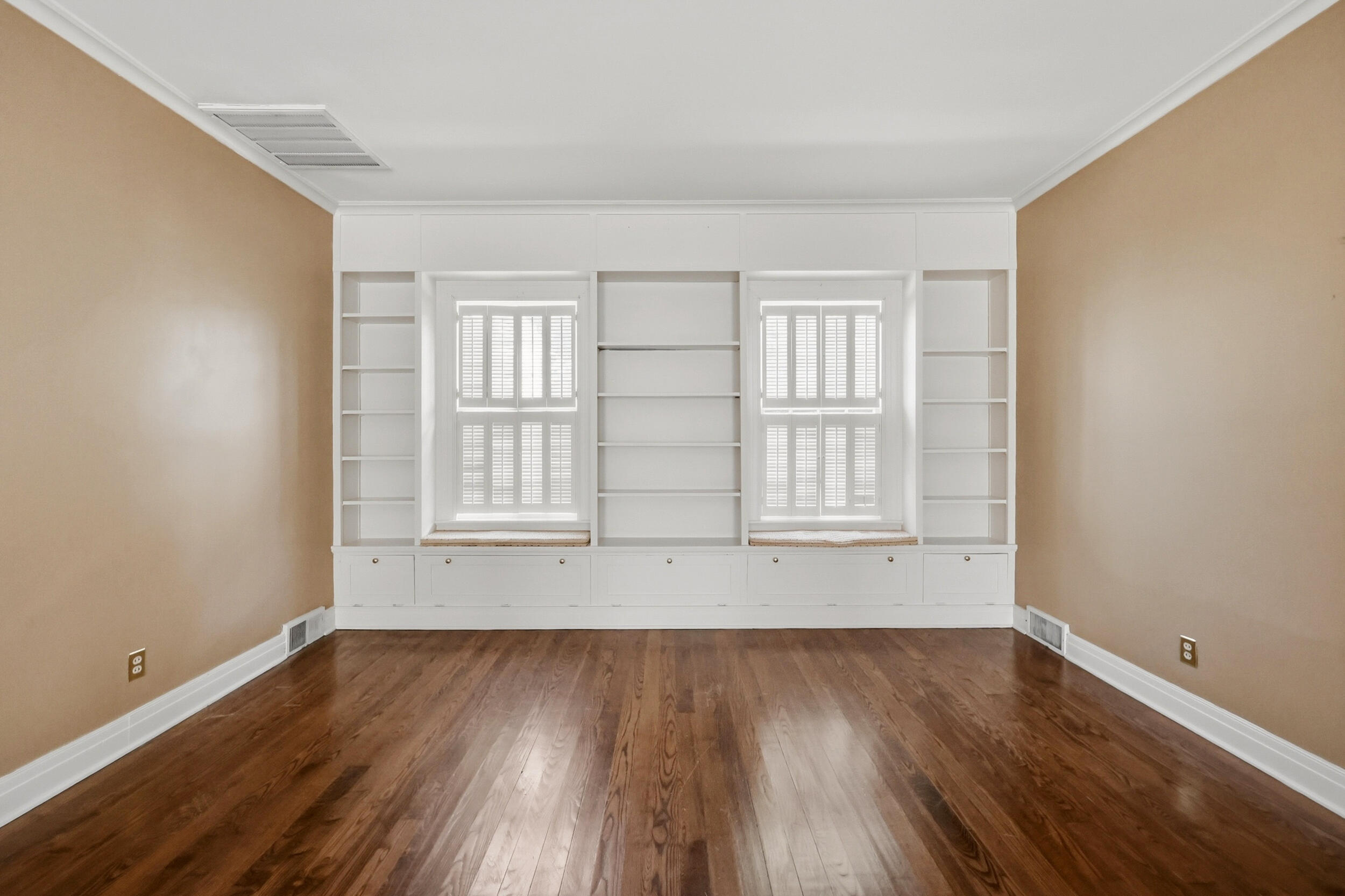 351 Boone Avenue Property Photo 8