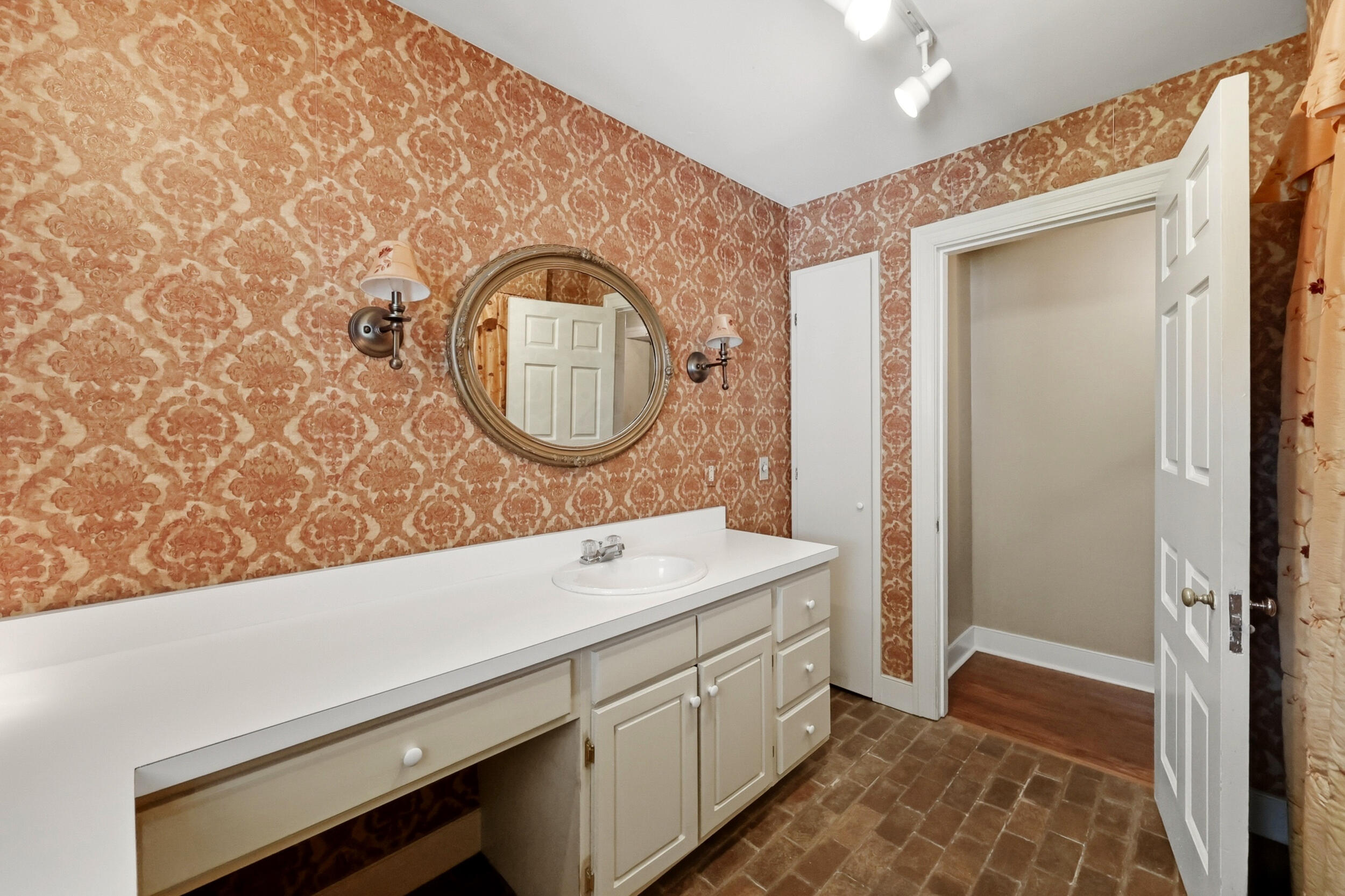 351 Boone Avenue Property Photo 29