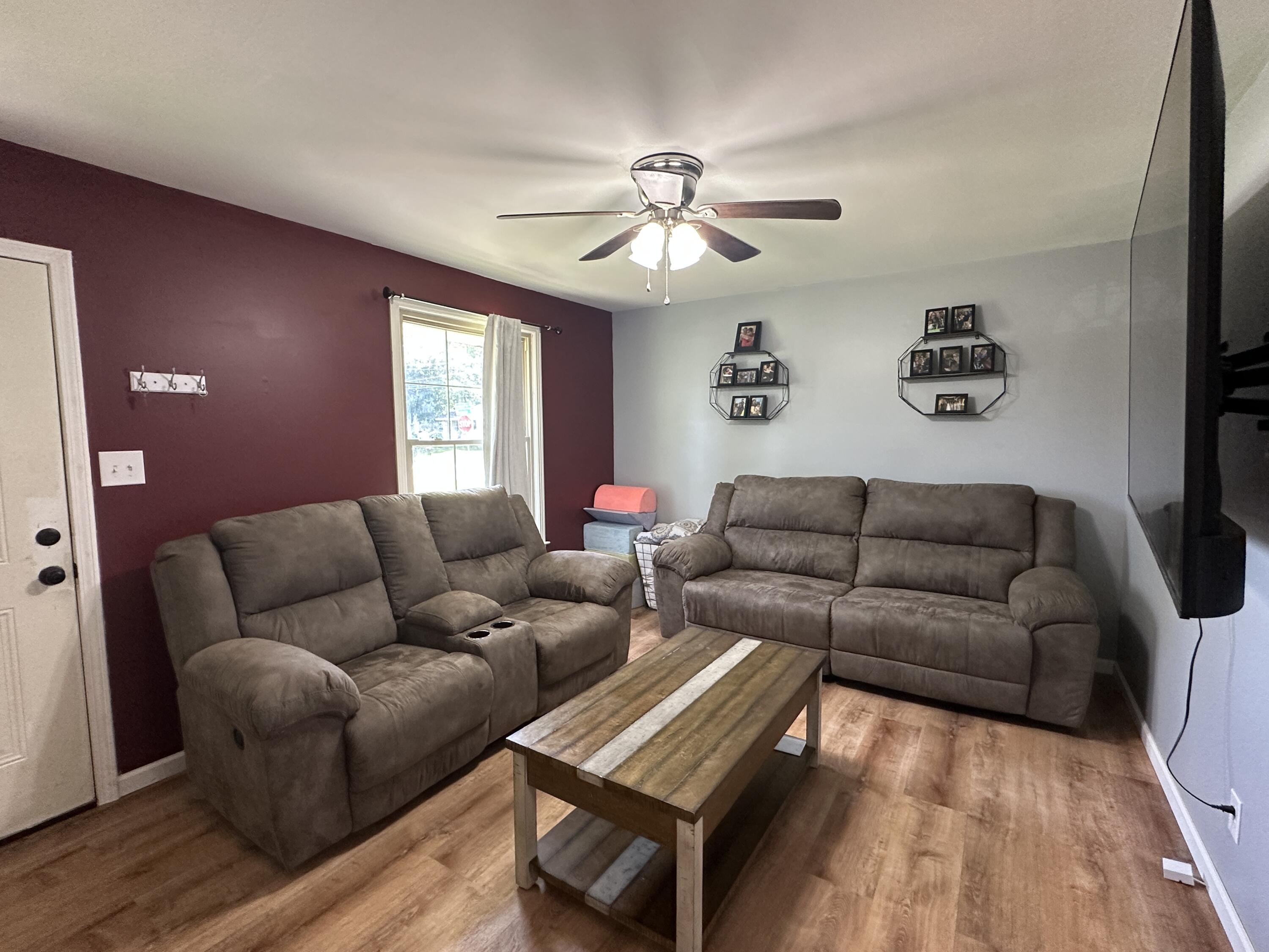 1412 Honeysuckle Drive Property Photo 3