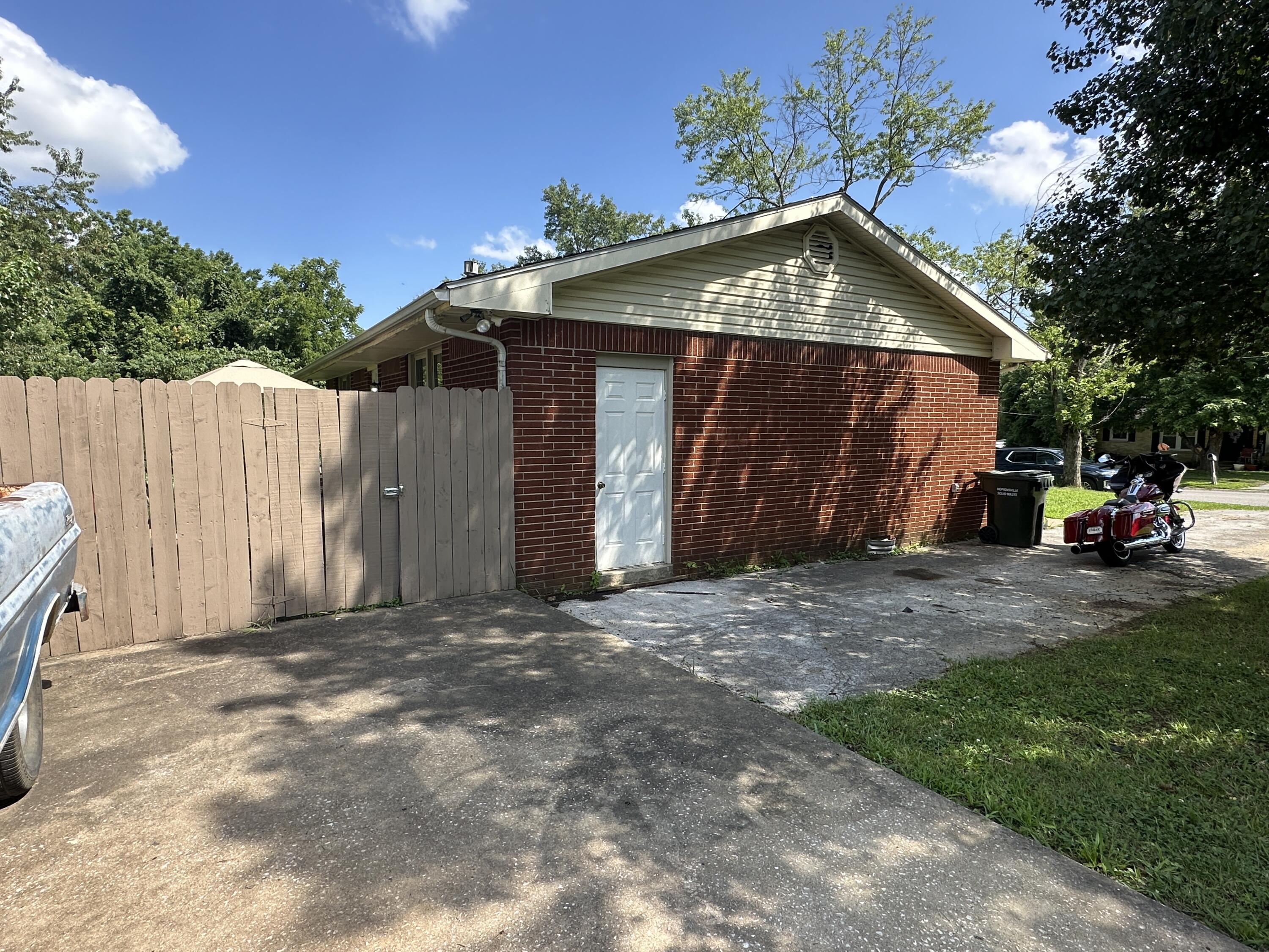 1412 Honeysuckle Drive Property Photo 17