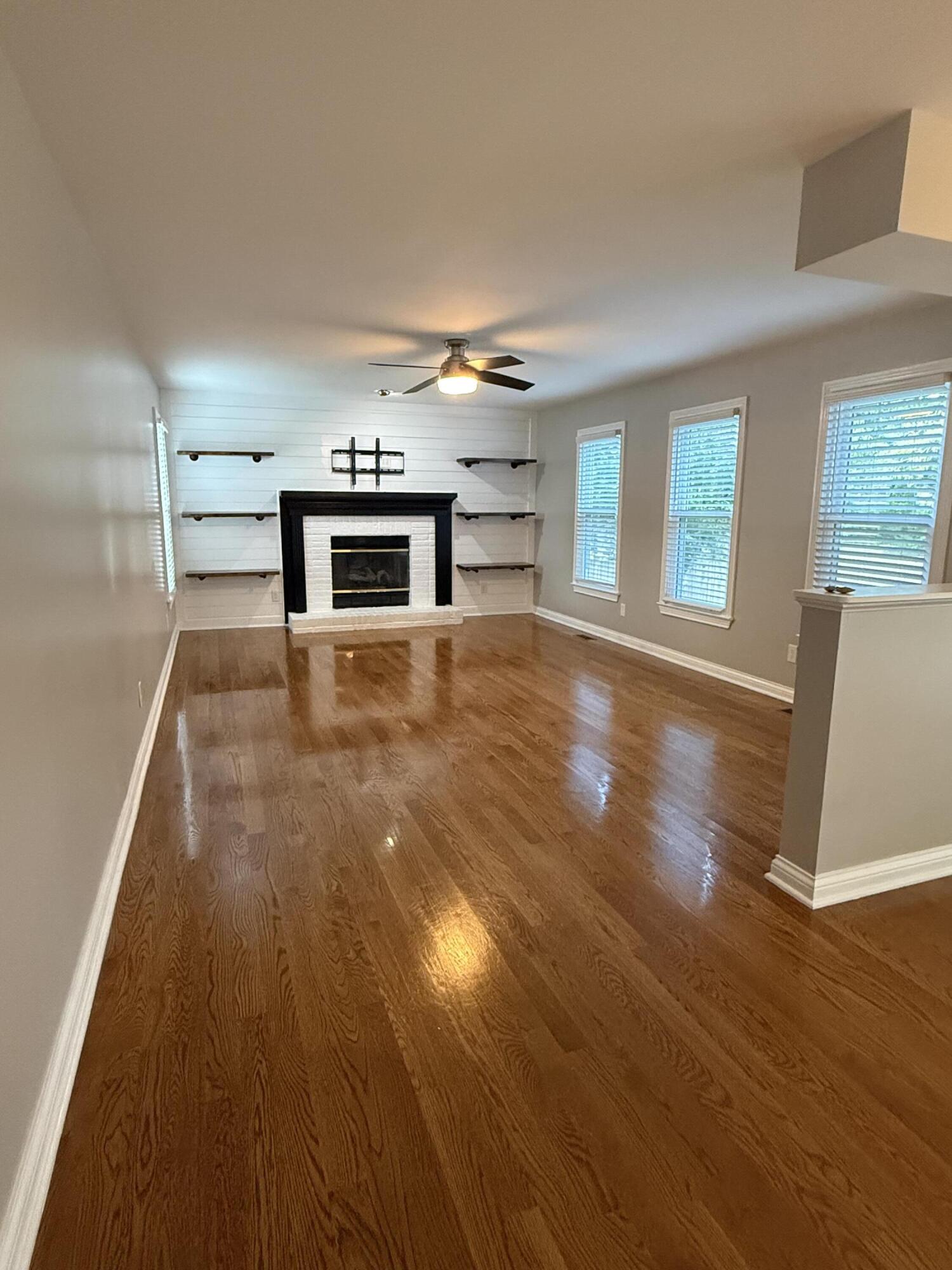 712 Maple Ridge Lane Property Photo 2