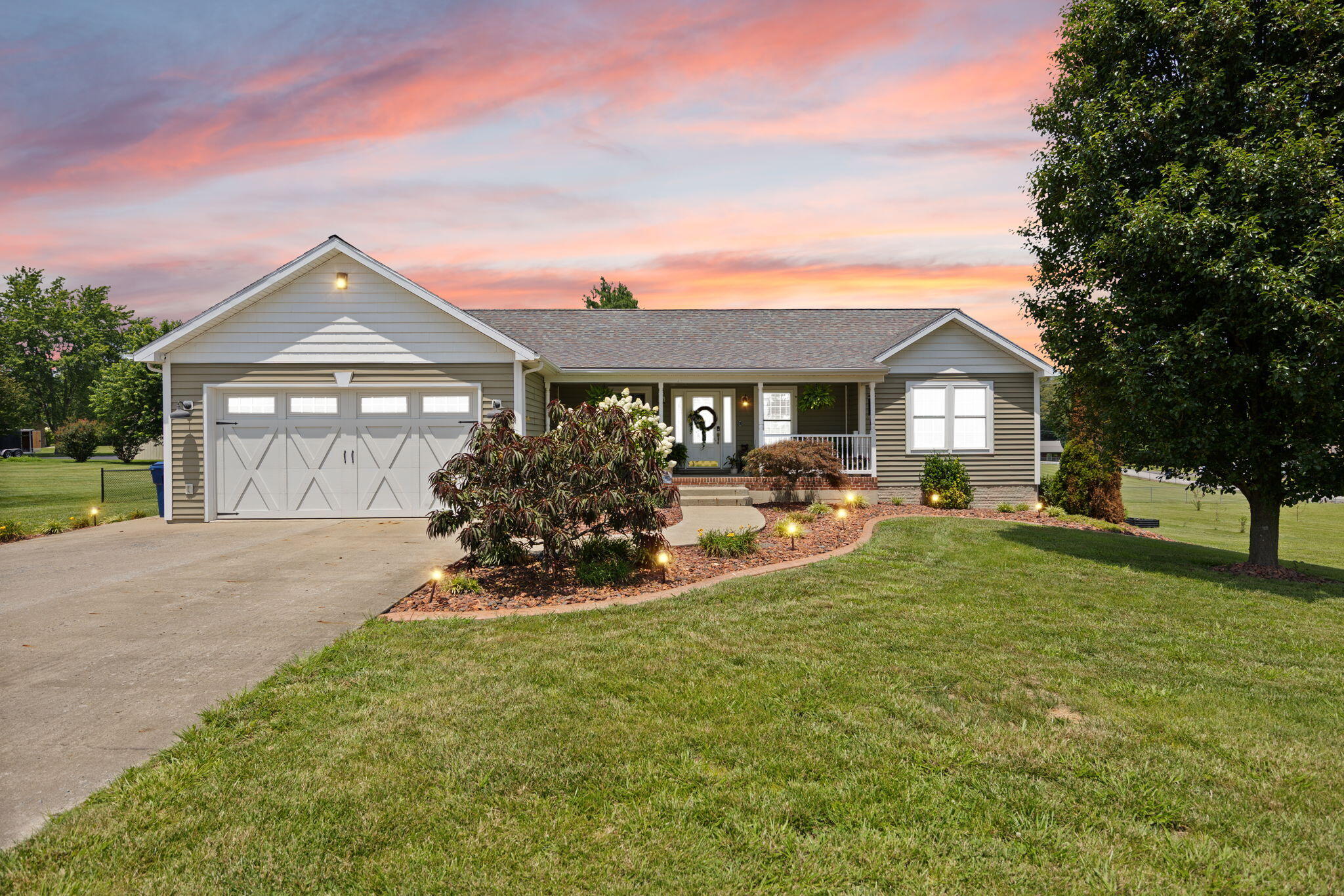 135 Cloverfield Drive Property Photo 1