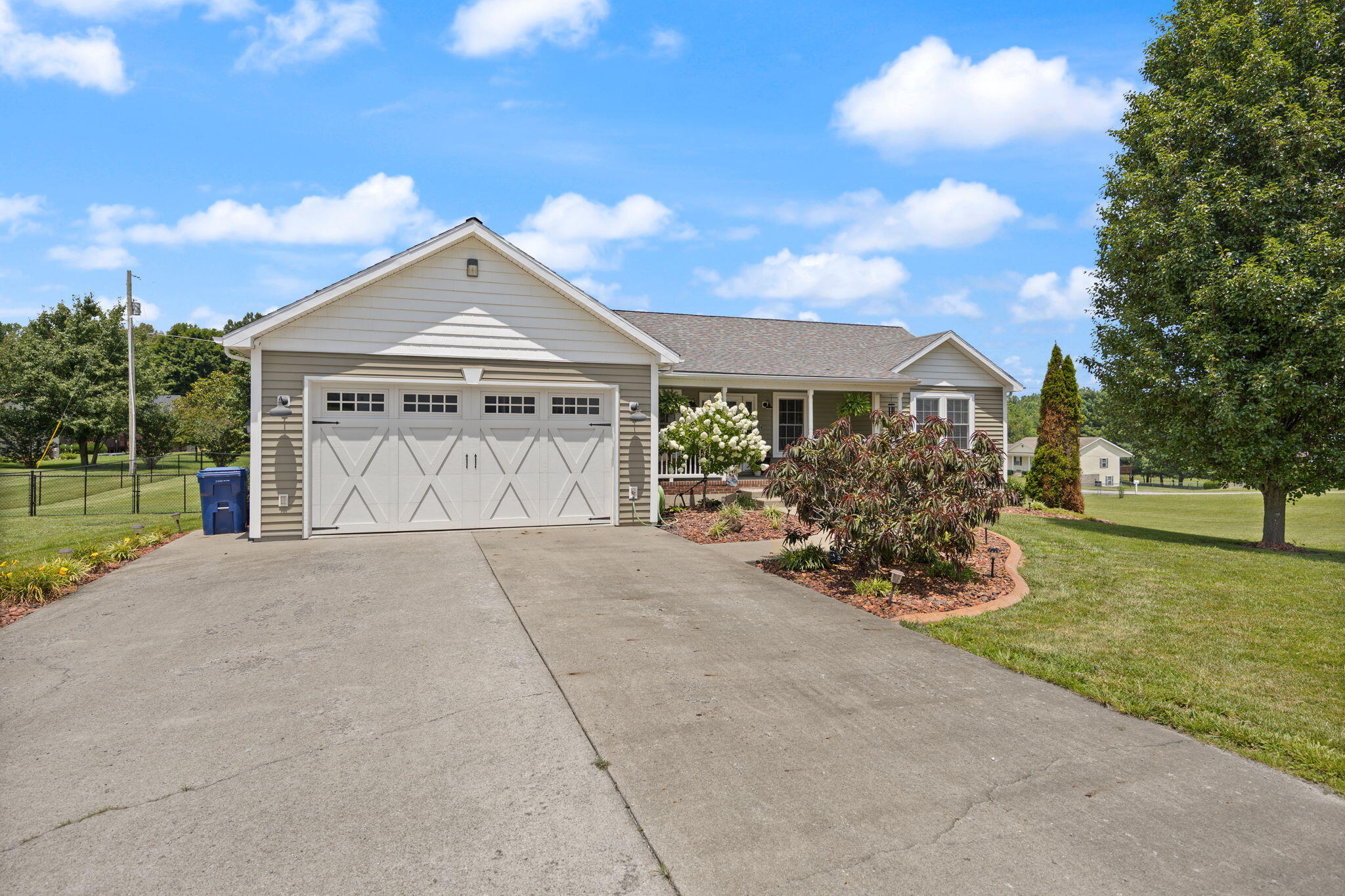 135 Cloverfield Drive Property Photo 2