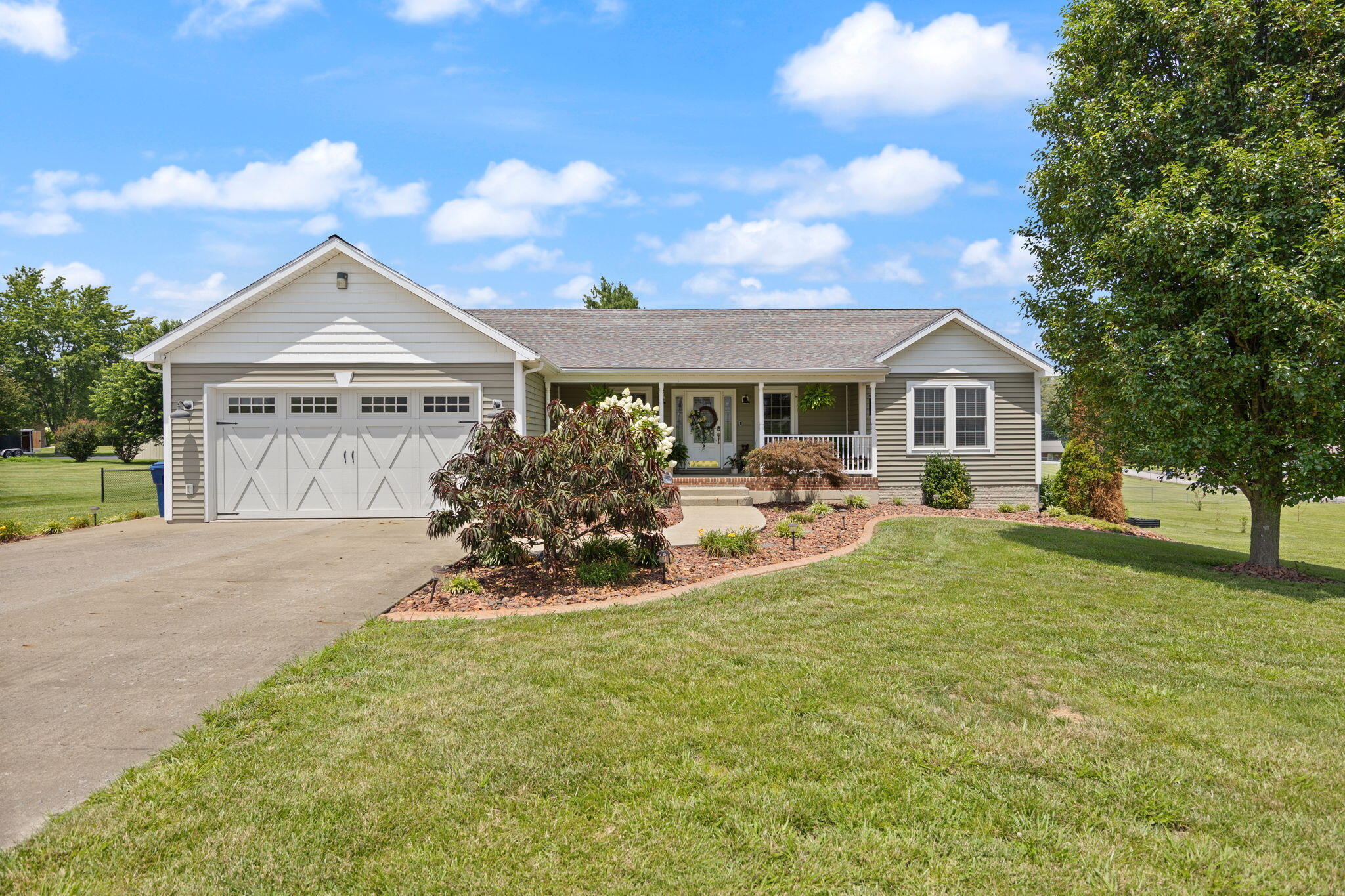 135 Cloverfield Drive Property Photo 3