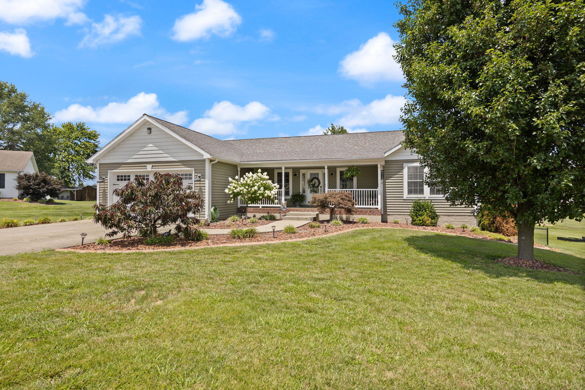 135 Cloverfield Drive Property Photo 4