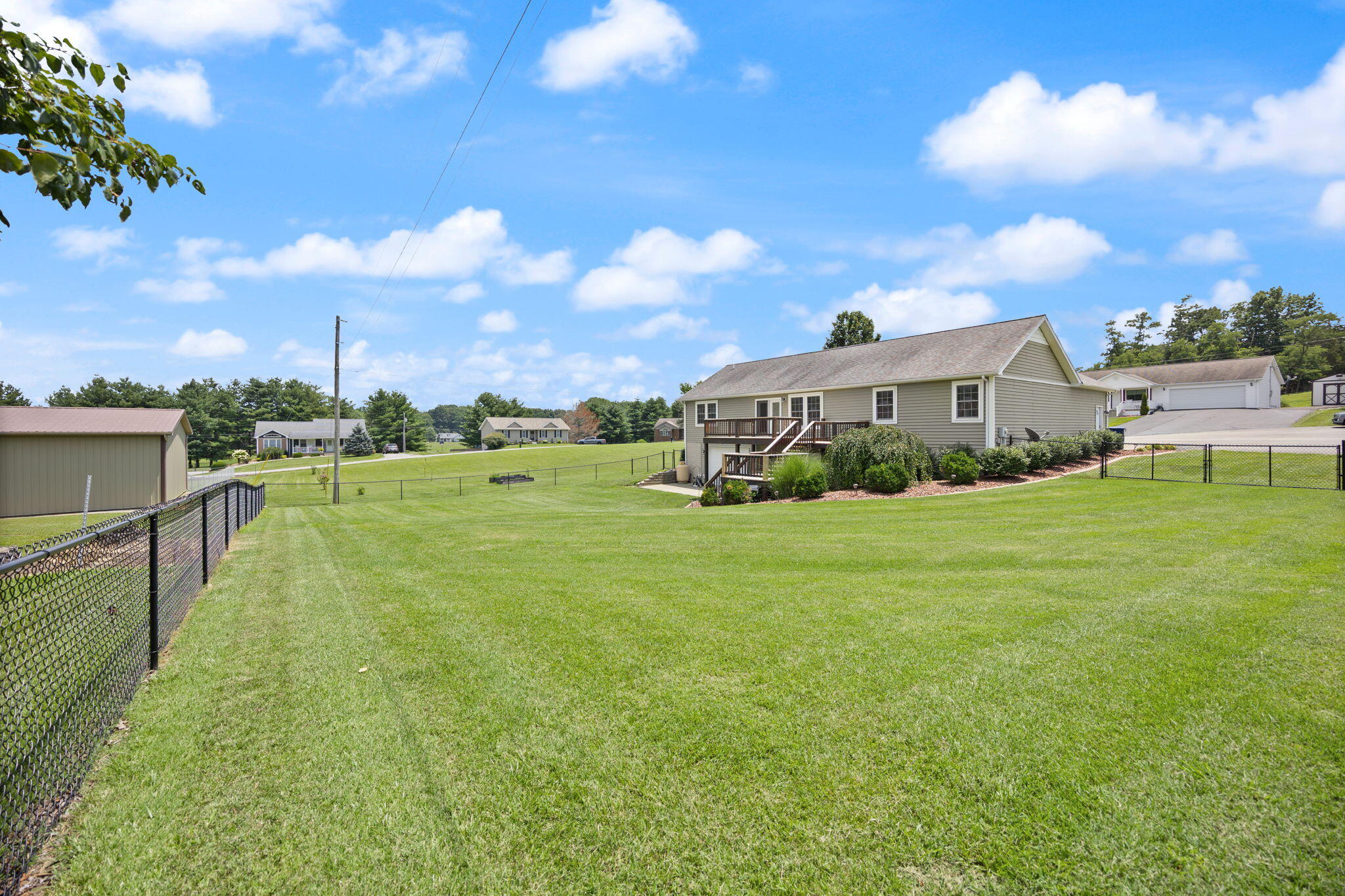 135 Cloverfield Drive Property Photo 8