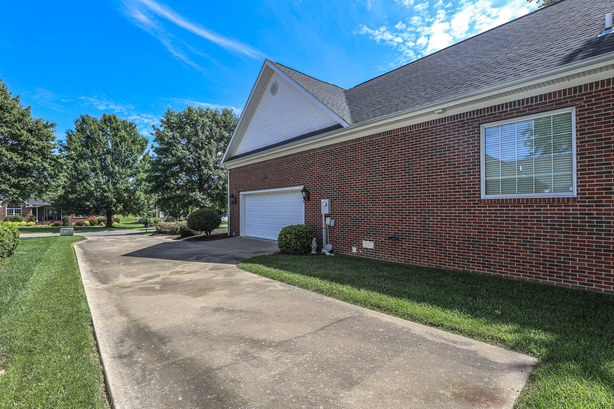205 Willow Lake Drive Property Photo 4
