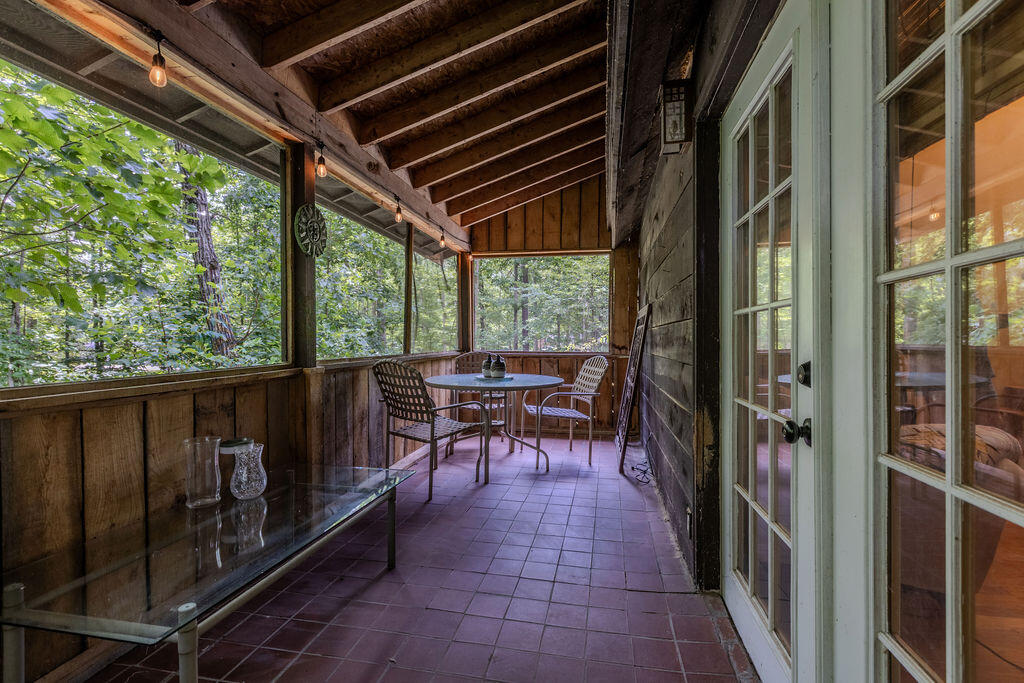 390 Whispering Oaks Property Photo 6