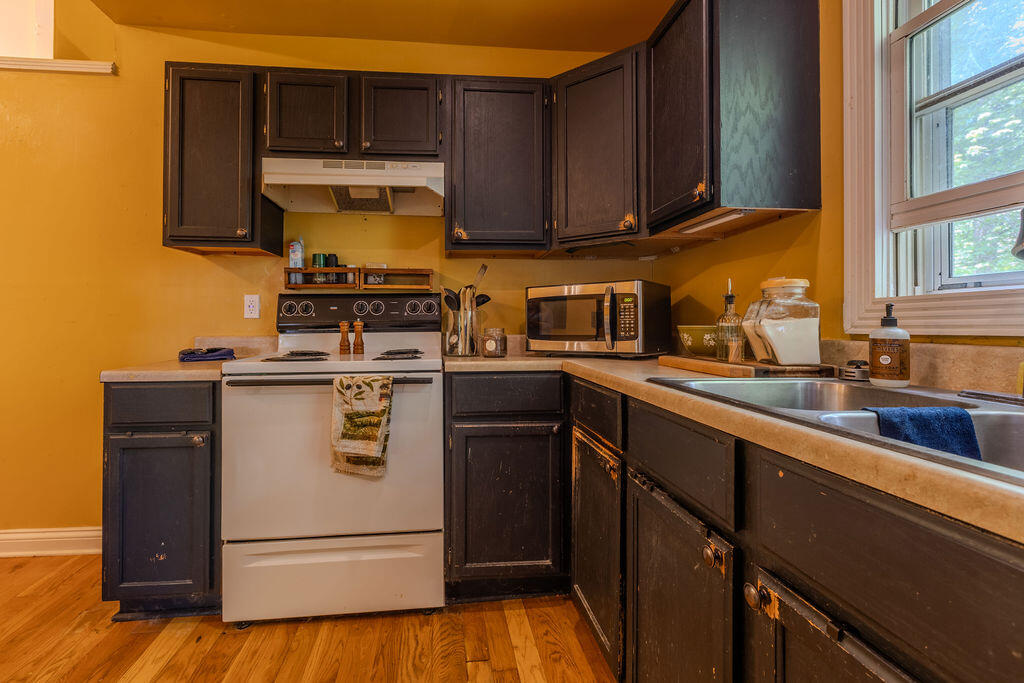 390 Whispering Oaks Property Photo 10
