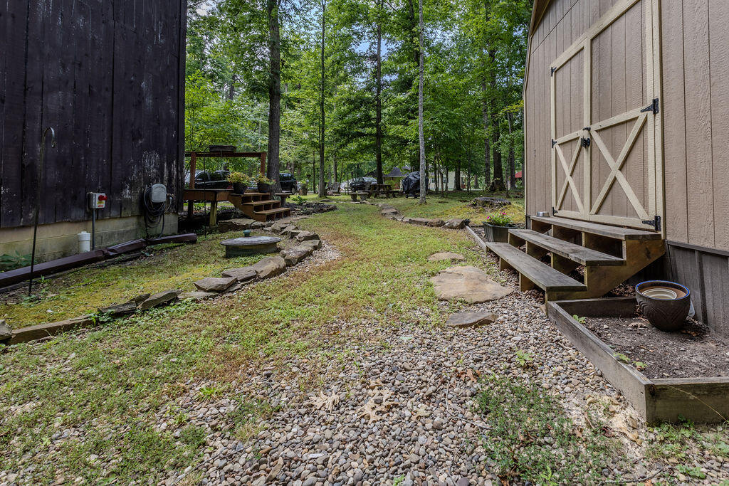 390 Whispering Oaks Property Photo 33