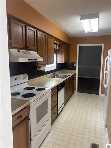 903 Sivley Road Property Photo 3
