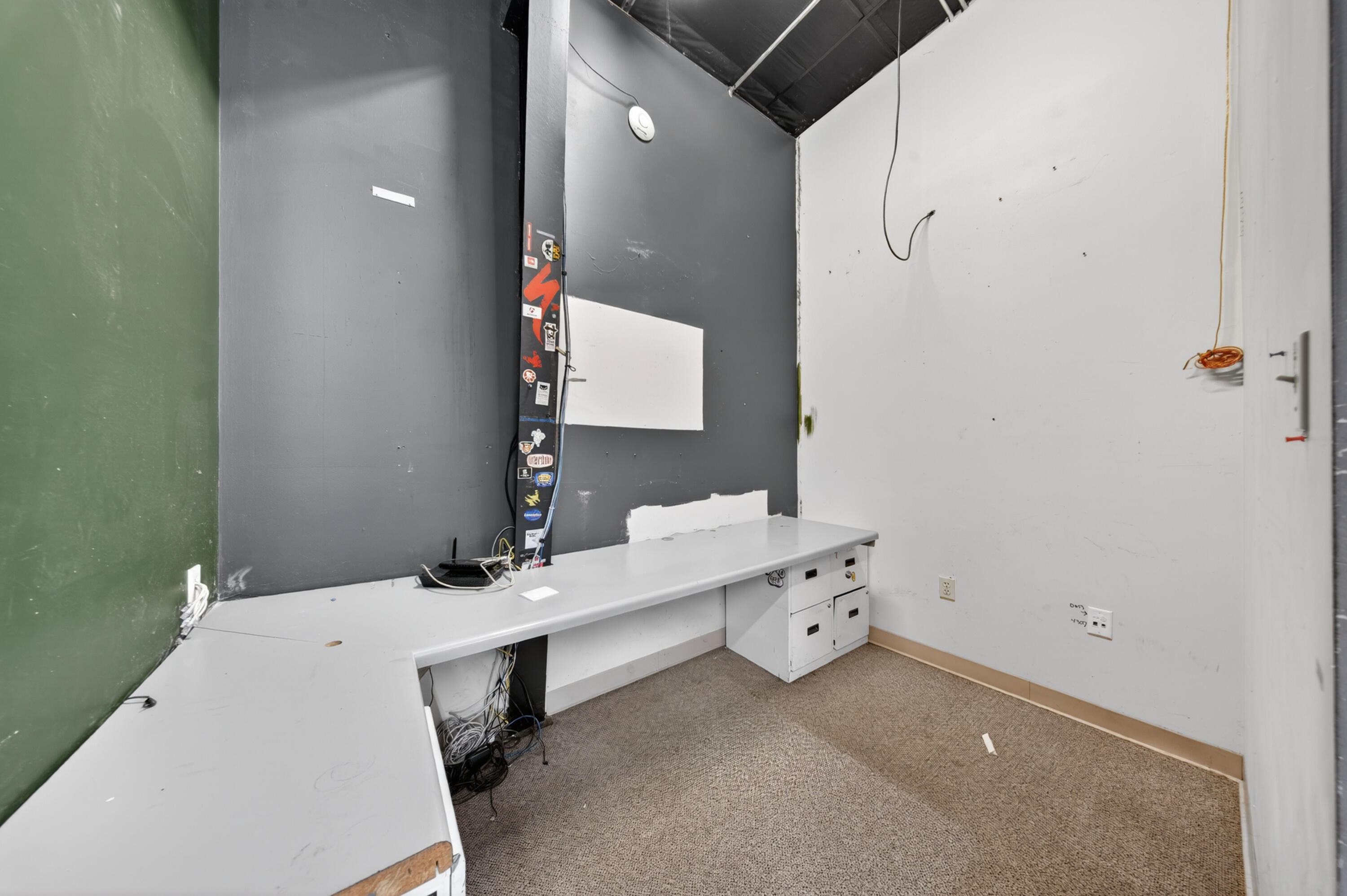 200 Sivley Road Property Photo 33