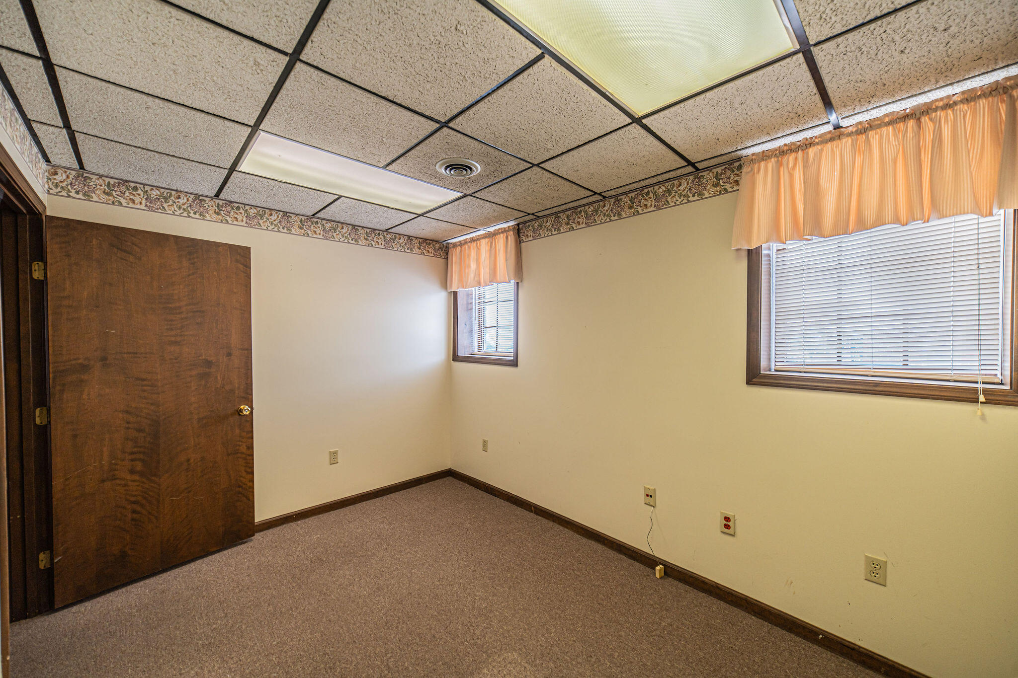 208 E 11th Street Property Photo 19