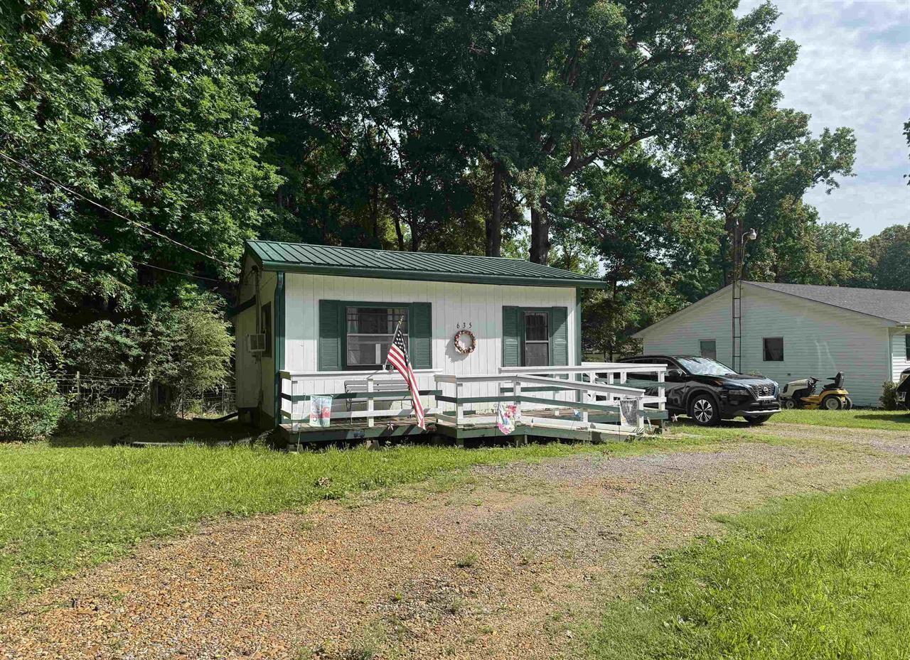 635 Forest Road Property Photo 1