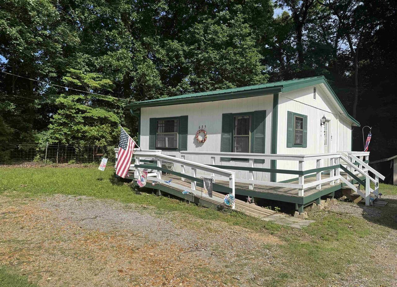 635 Forest Road Property Photo 2