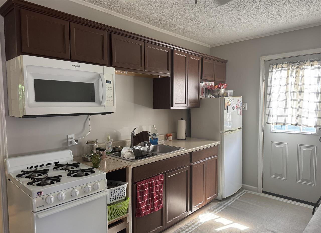 635 Forest Road Property Photo 4