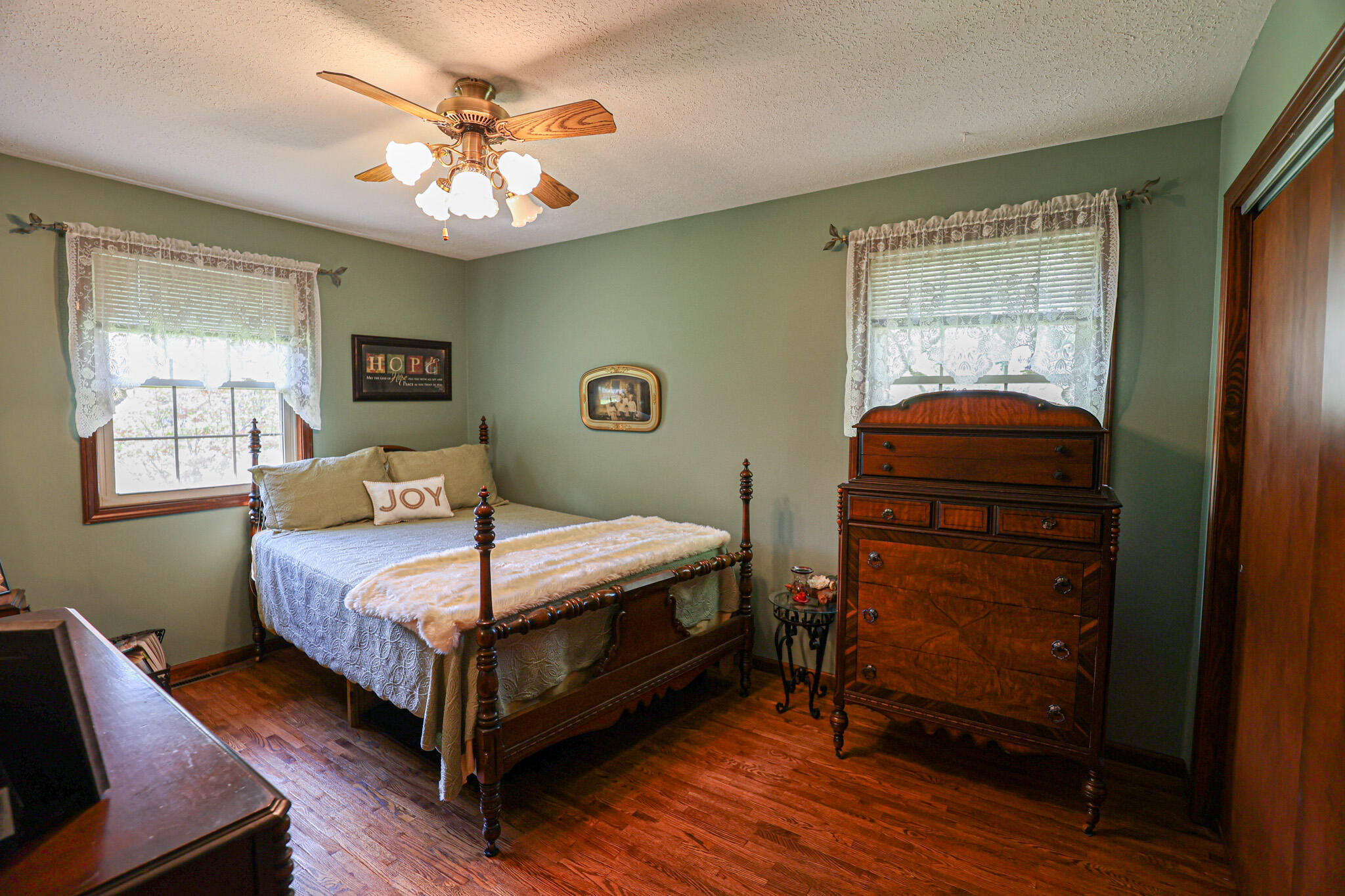 98 Gordon Road Property Photo 29