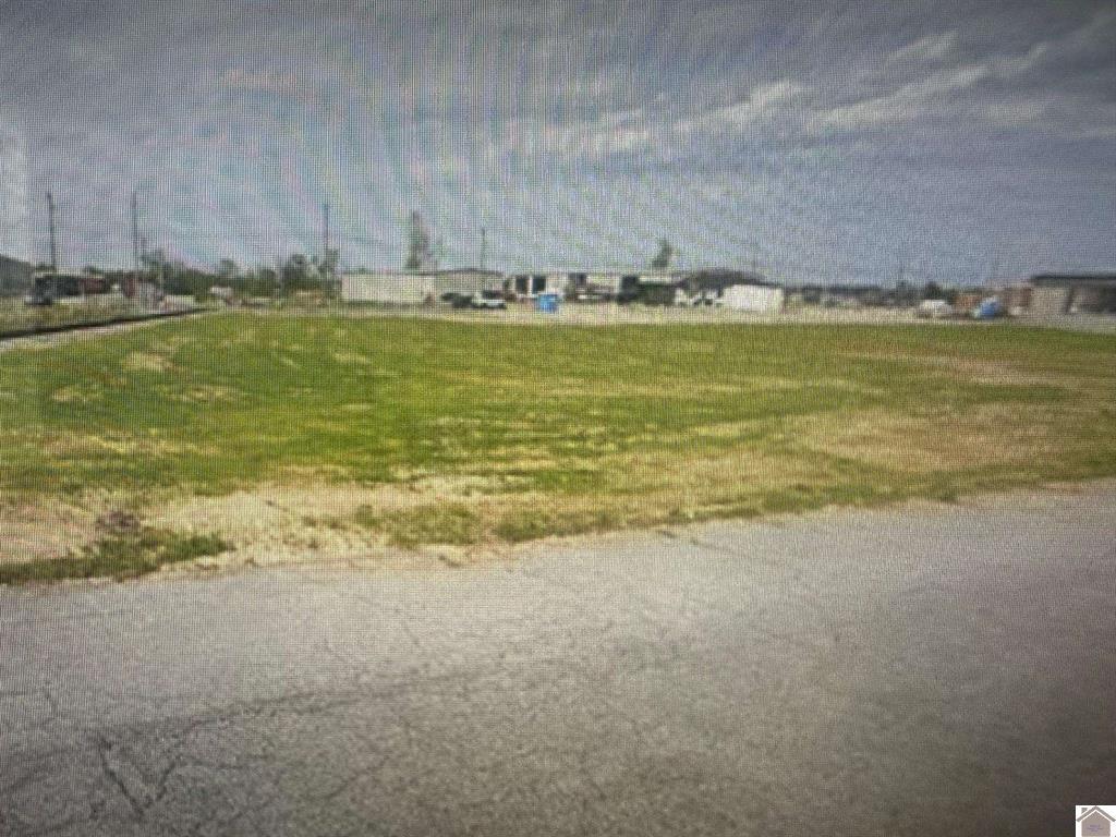 408 W Broadway Property Photo 1