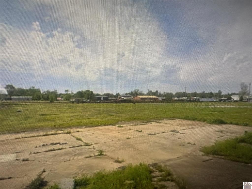 408 W Broadway Property Photo 4