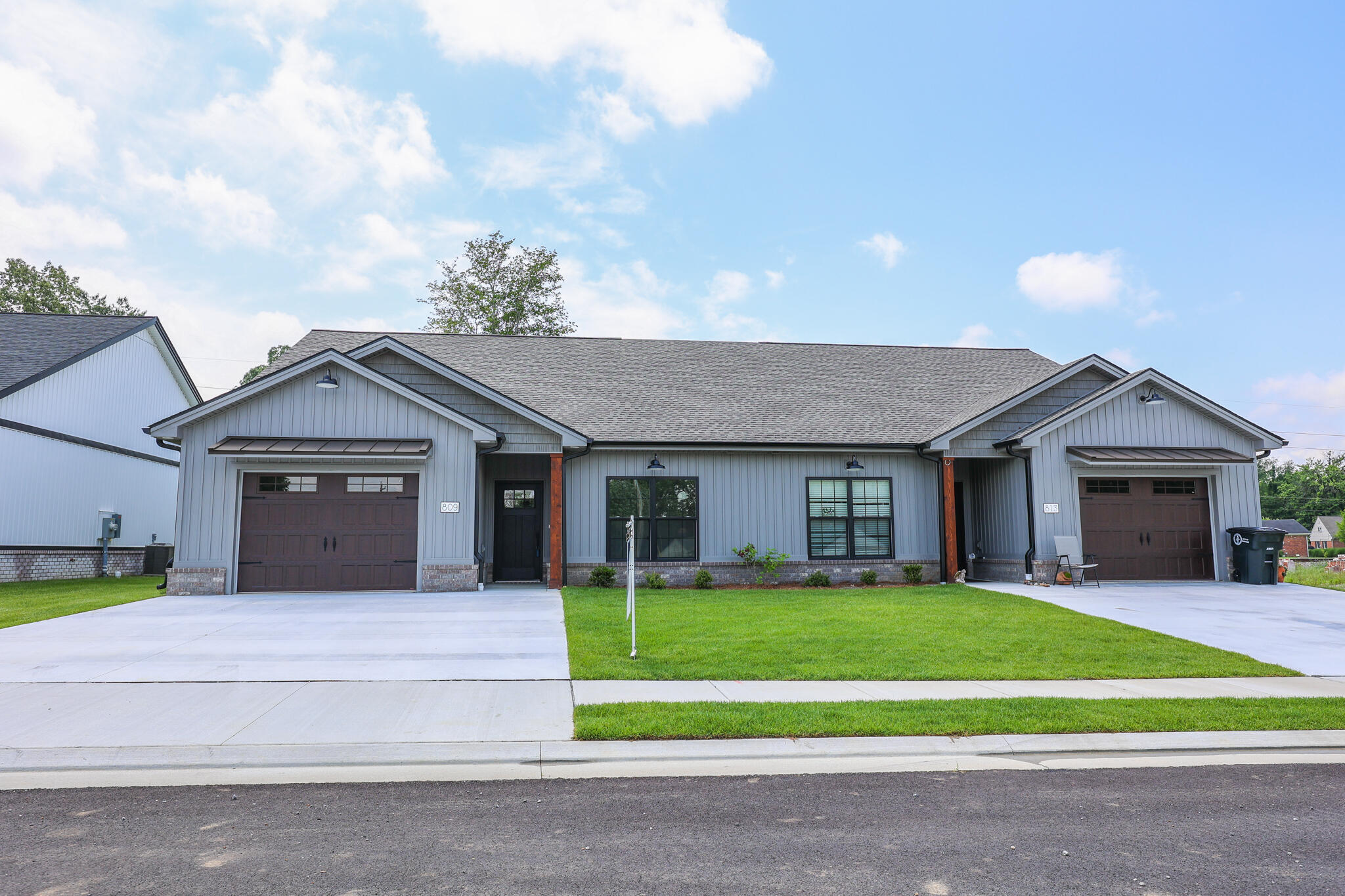 809 Violet Court Property Photo 3