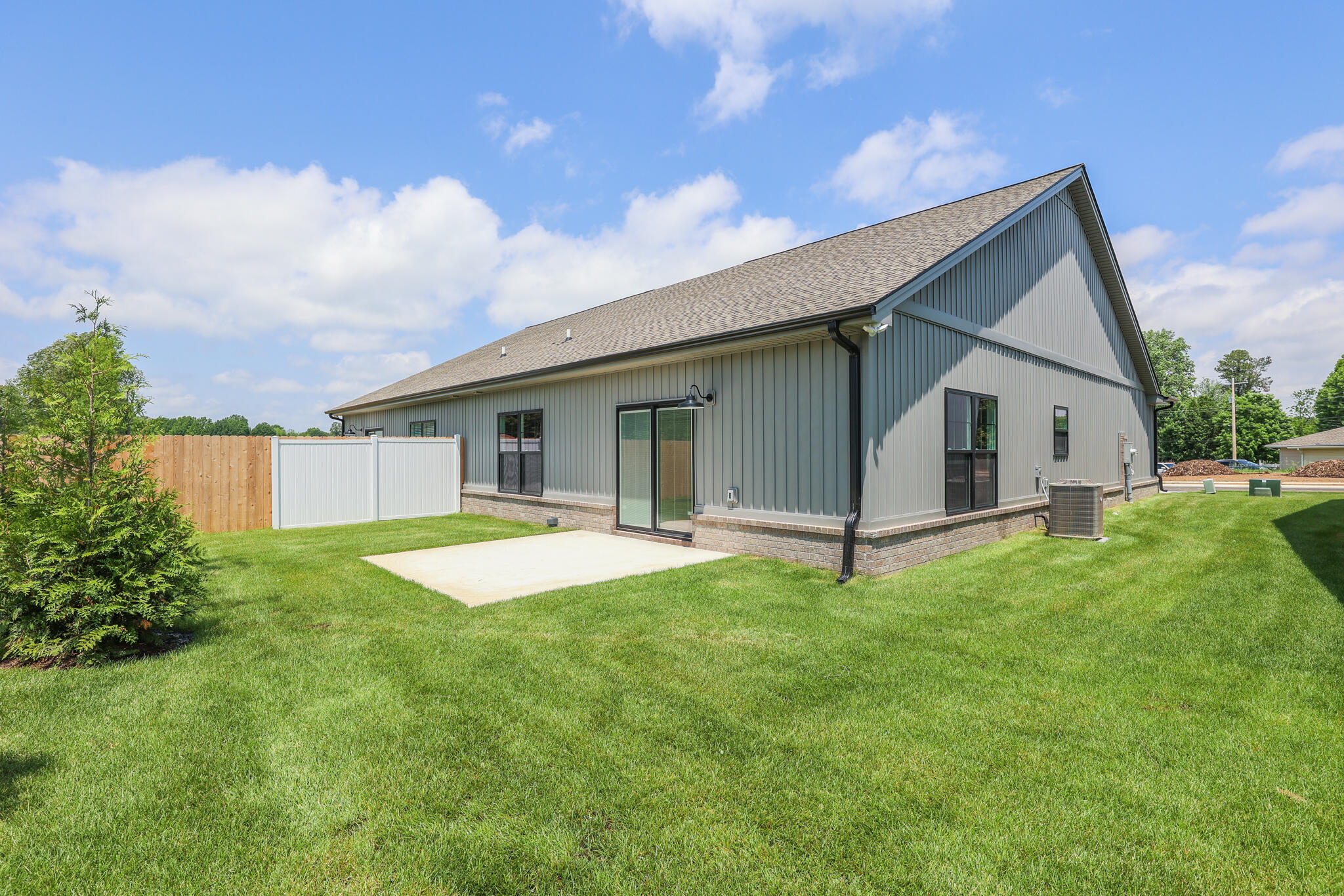 809 Violet Court Property Photo 4