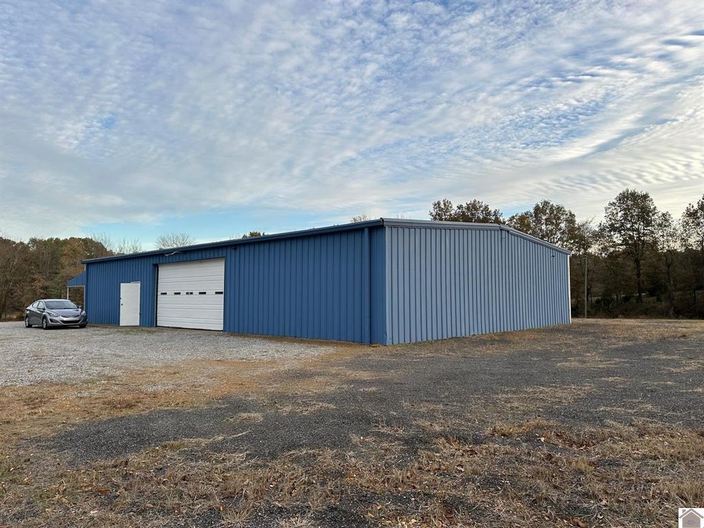 2525 Jimtown Road Property Photo 4