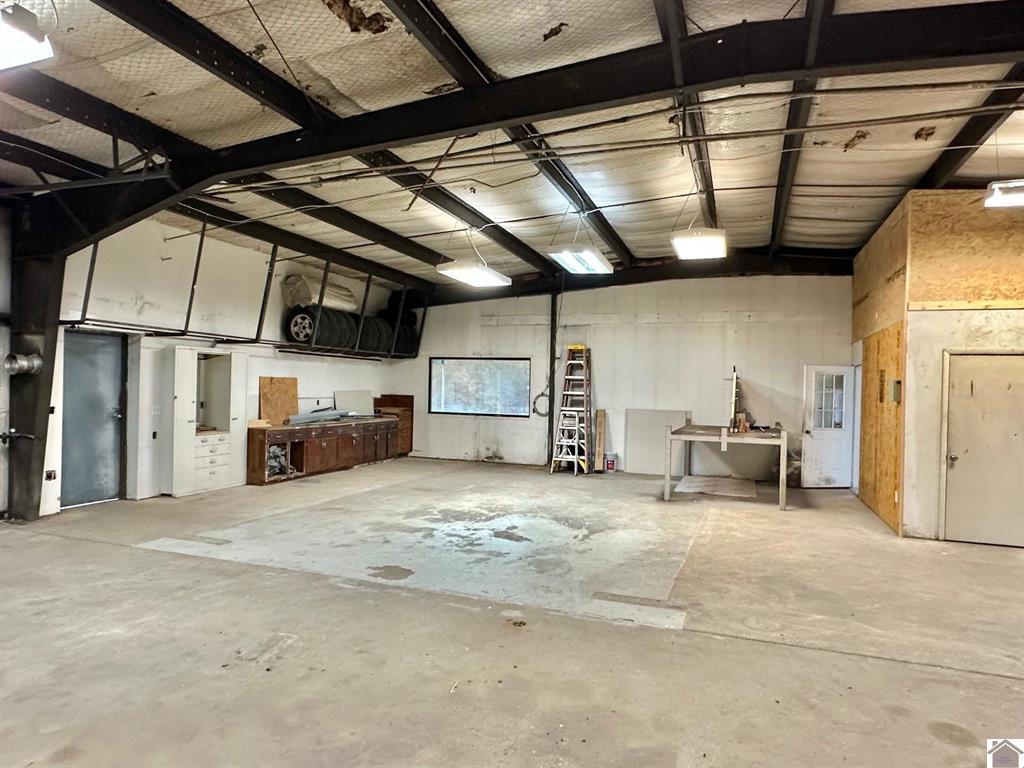 2525 Jimtown Road Property Photo 25