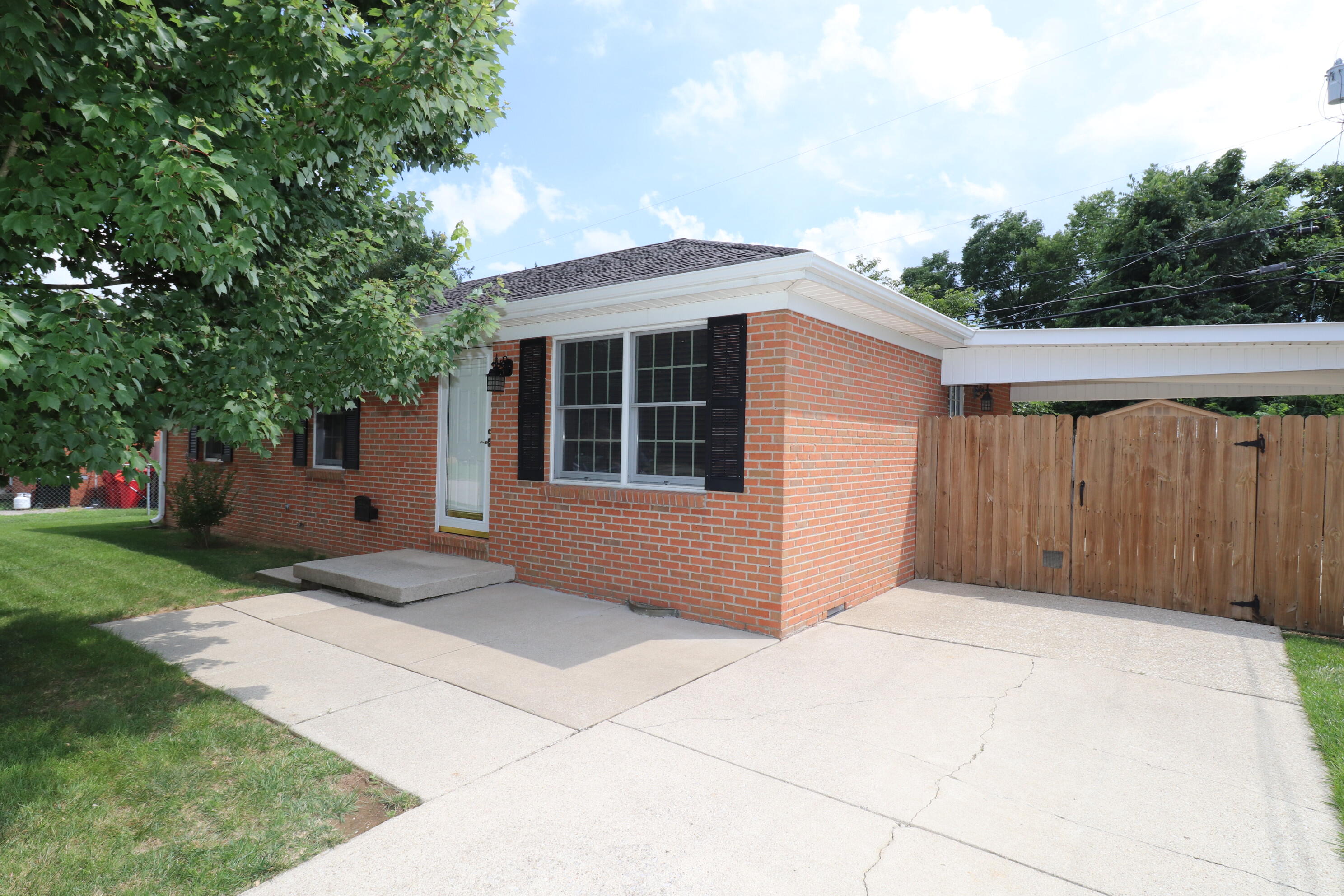 200 Corman Drive Property Photo 3