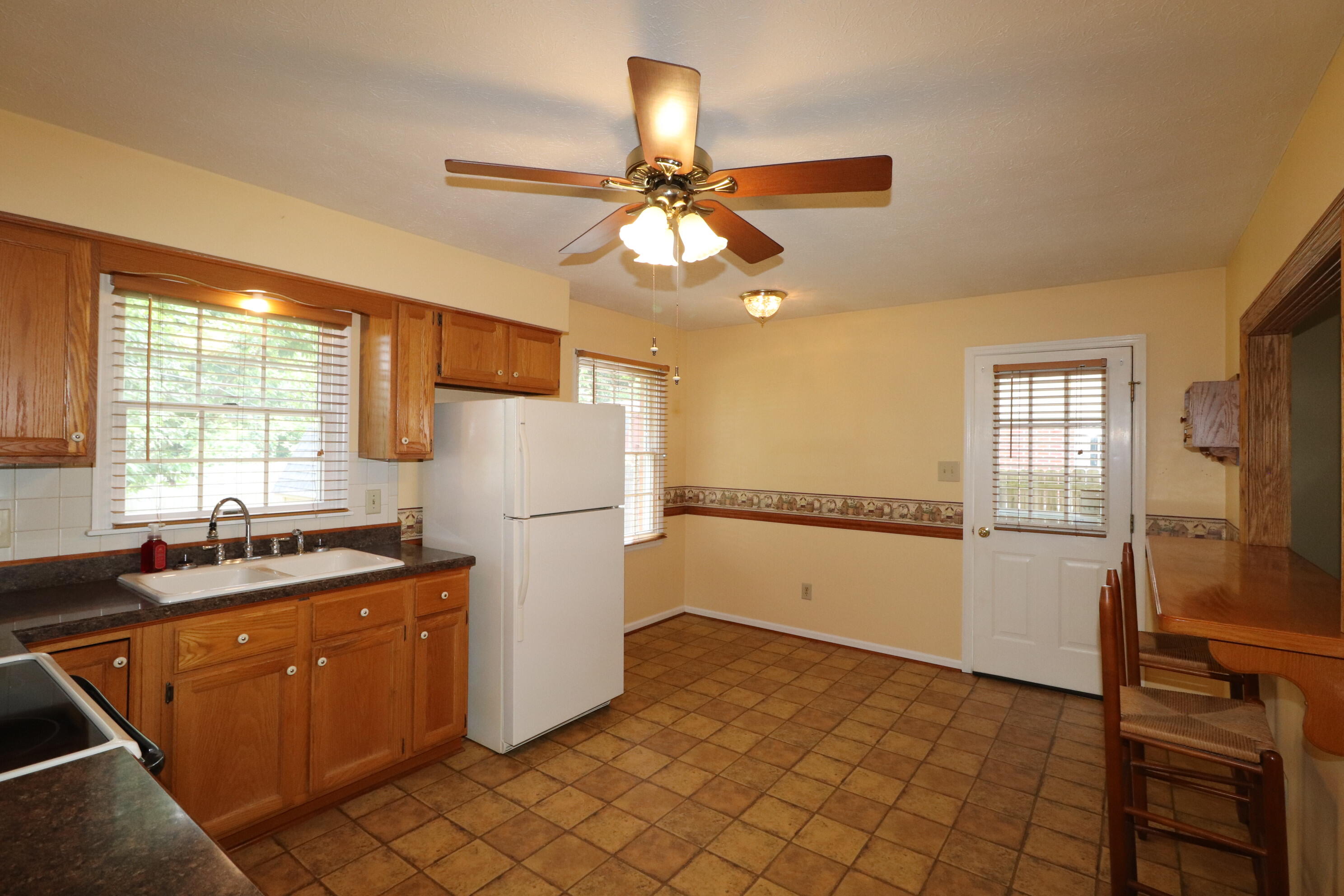 200 Corman Drive Property Photo 7