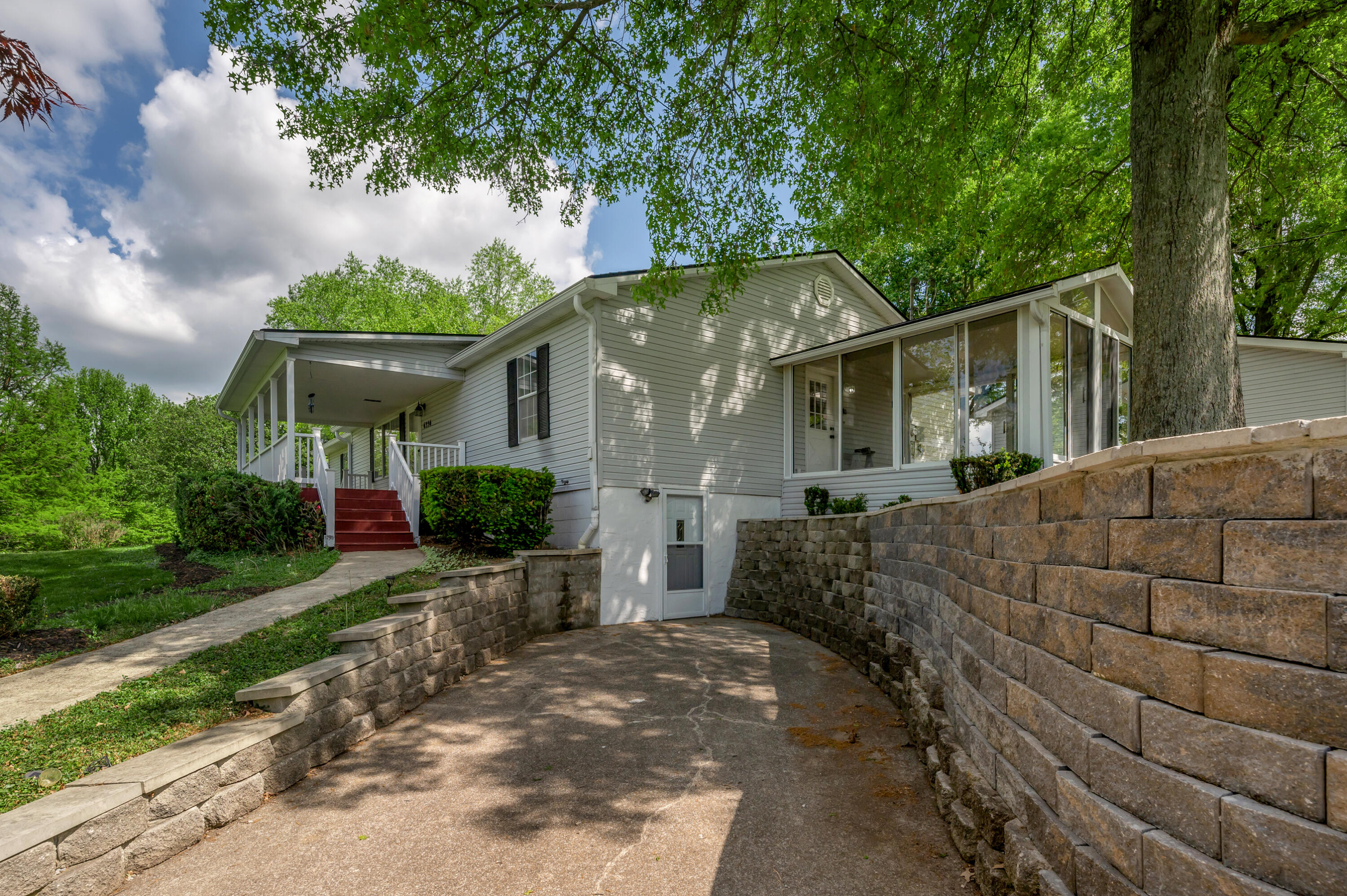 6356 Van Meter Road Property Photo 3