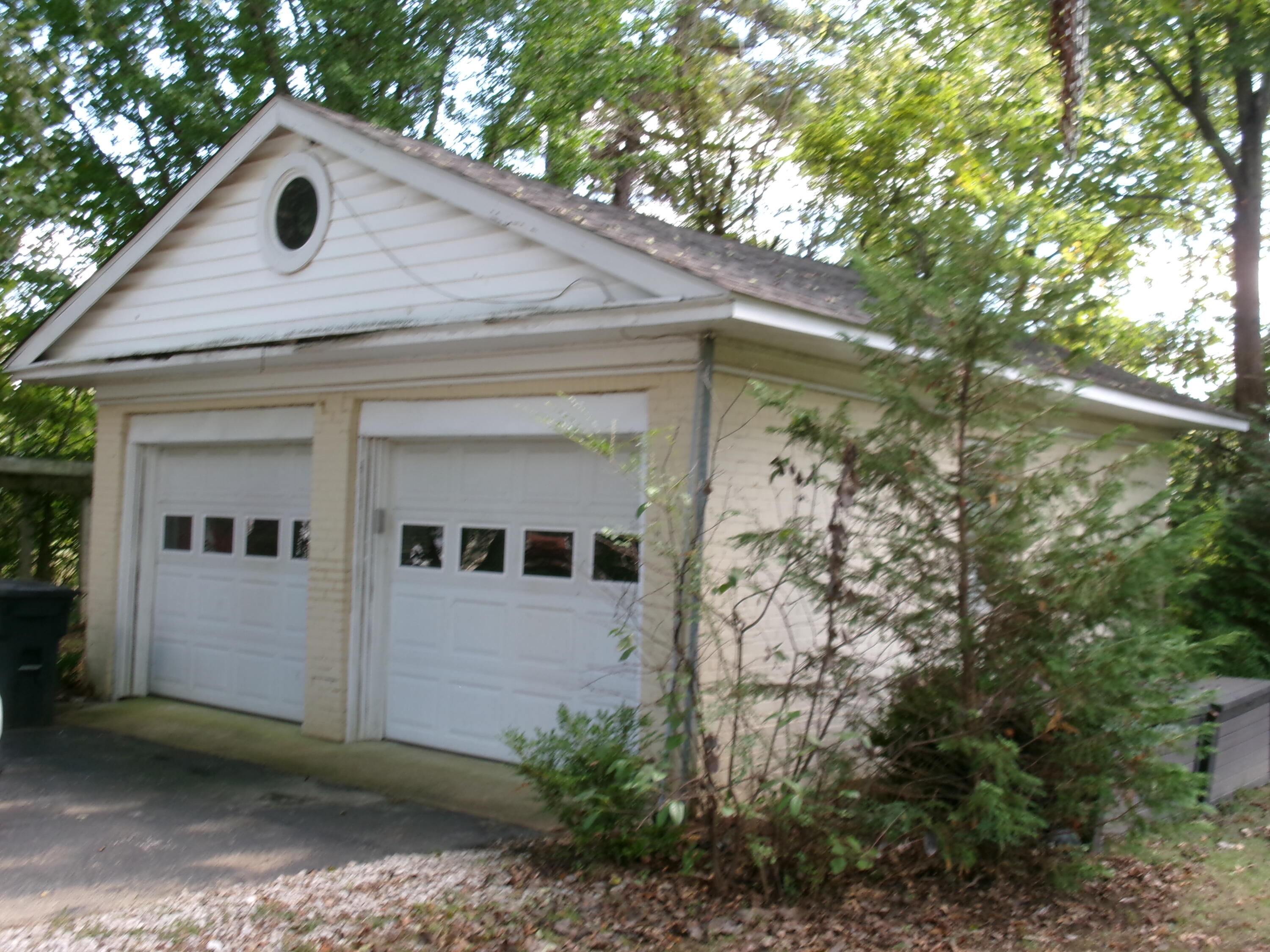504 E College Street Property Photo 40