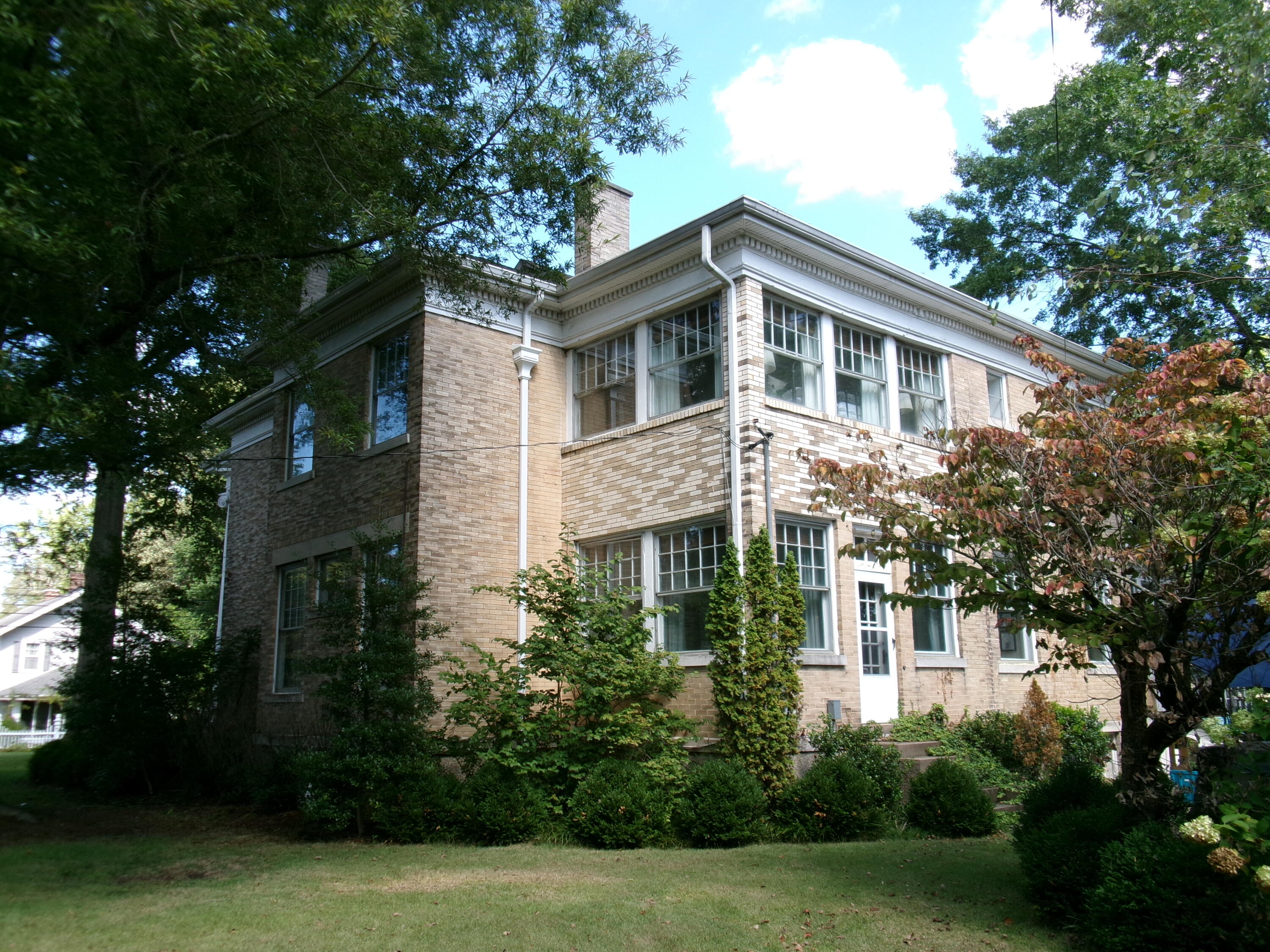 504 E College Street Property Photo 43