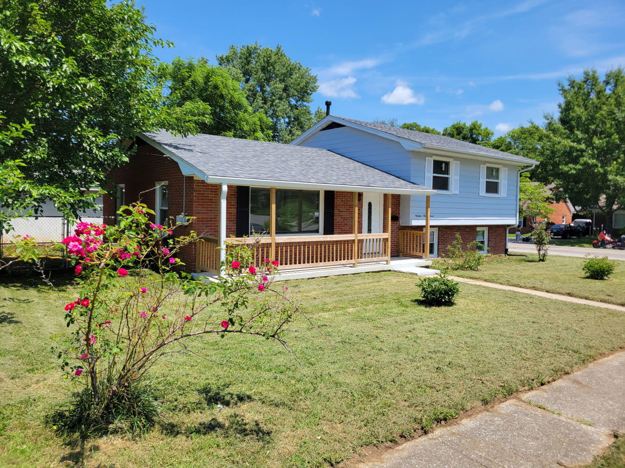 1997 Greenleaf Drive Property Photo 3