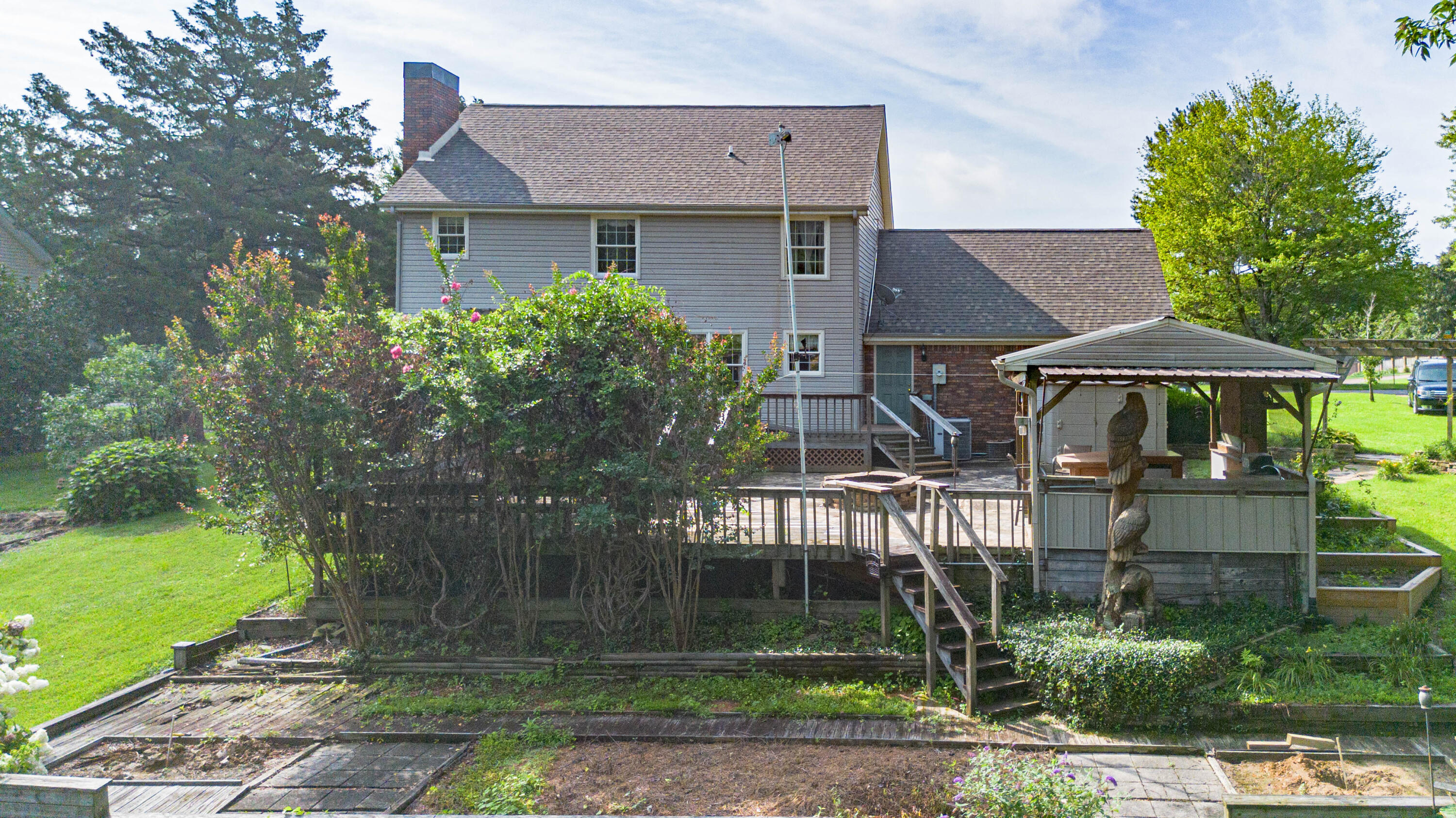 323 Meadowaire Drive Property Photo 8