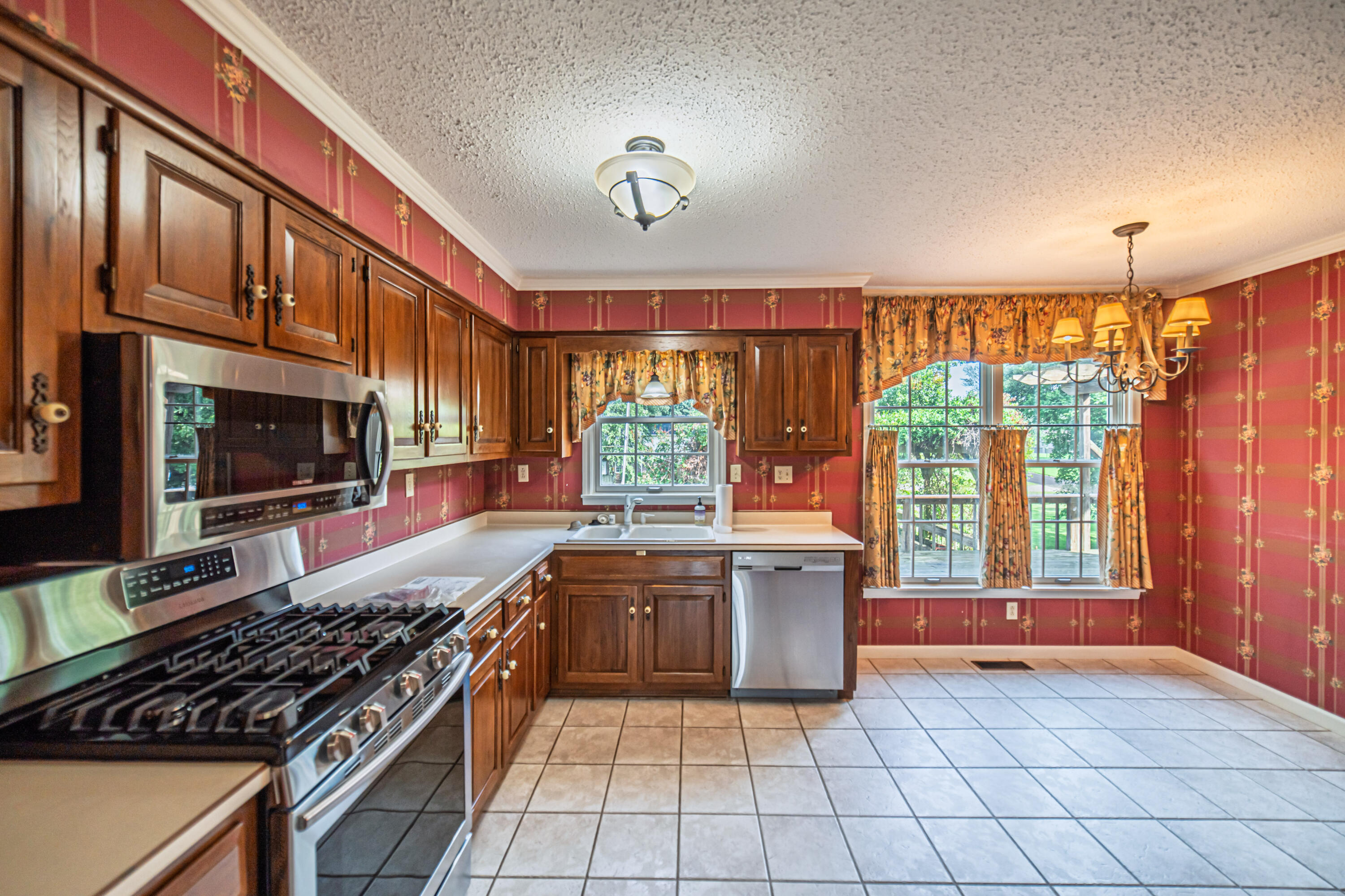 323 Meadowaire Drive Property Photo 23