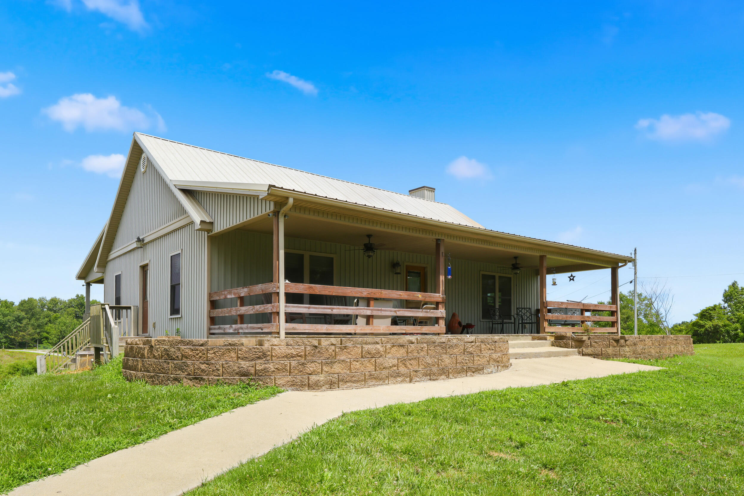 1010 Redwing Way Property Photo 4