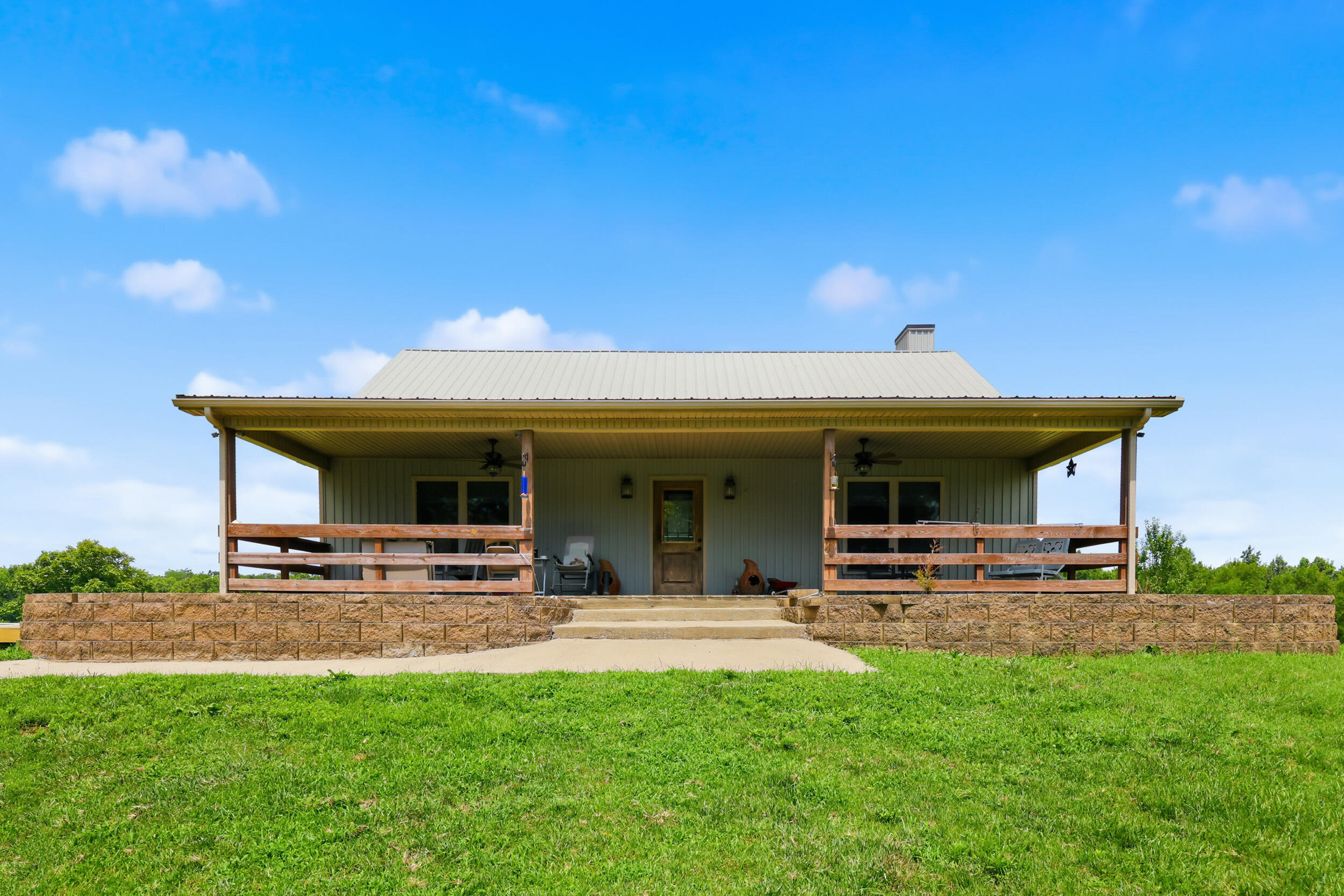 1010 Redwing Way Property Photo 5
