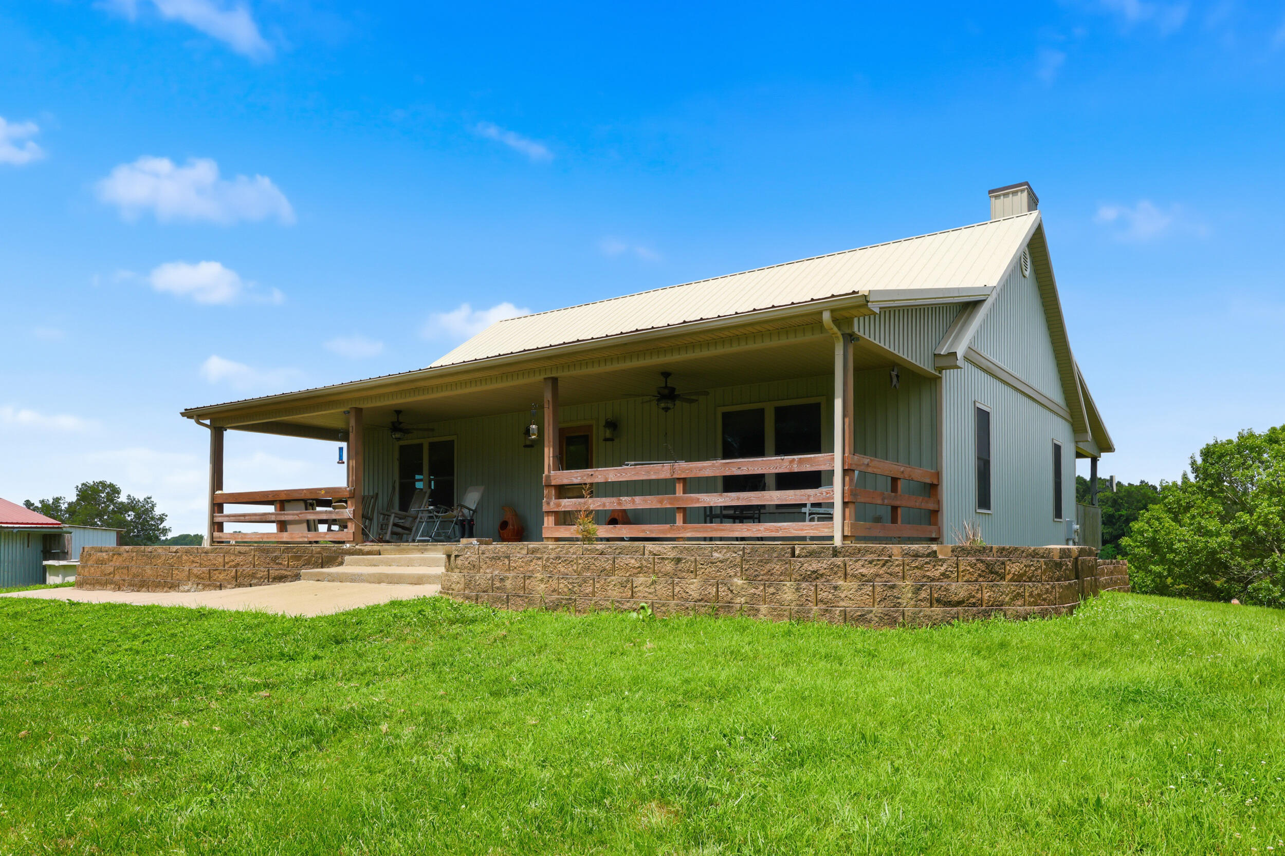 1010 Redwing Way Property Photo 6
