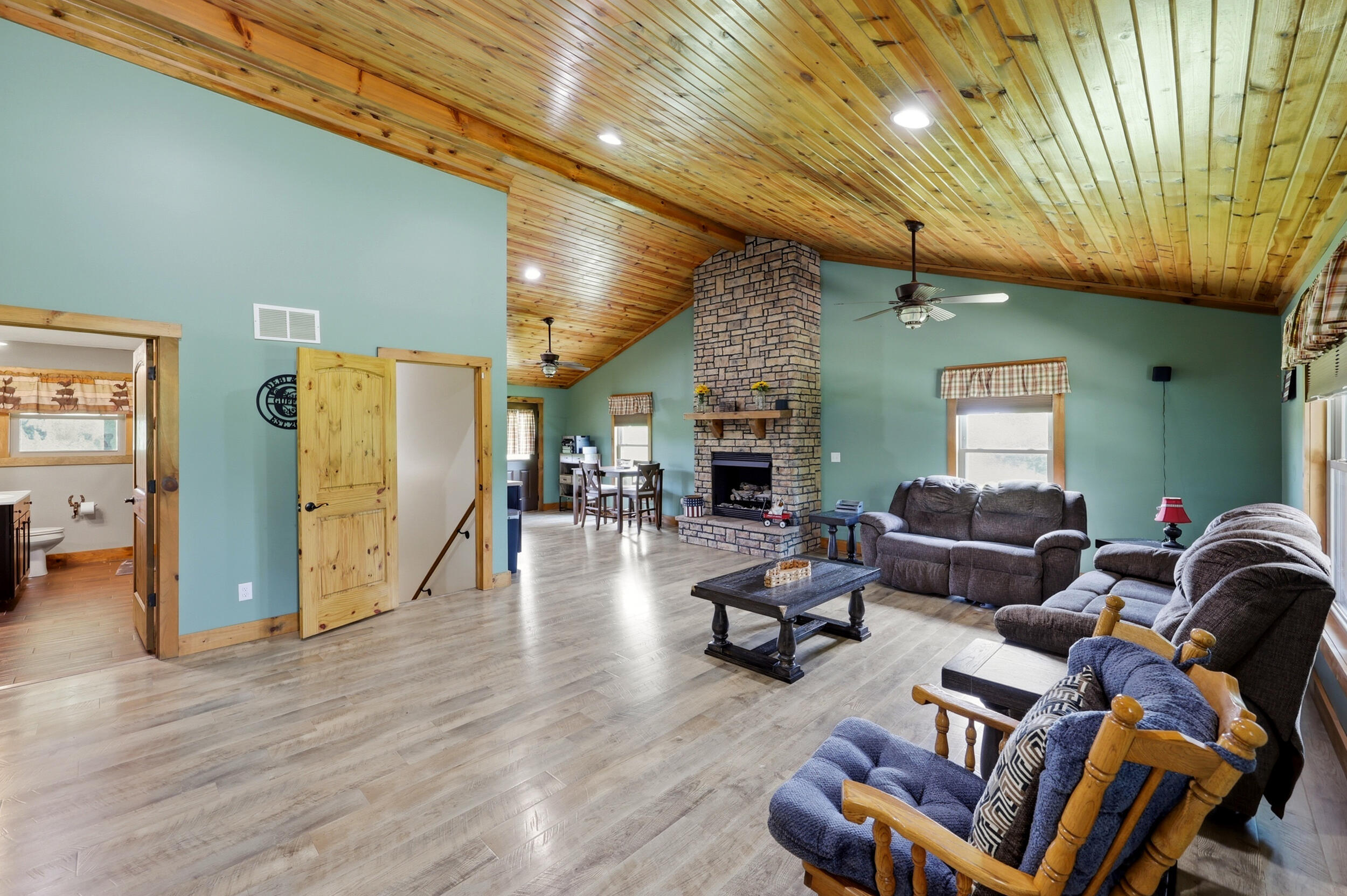 1010 Redwing Way Property Photo 8