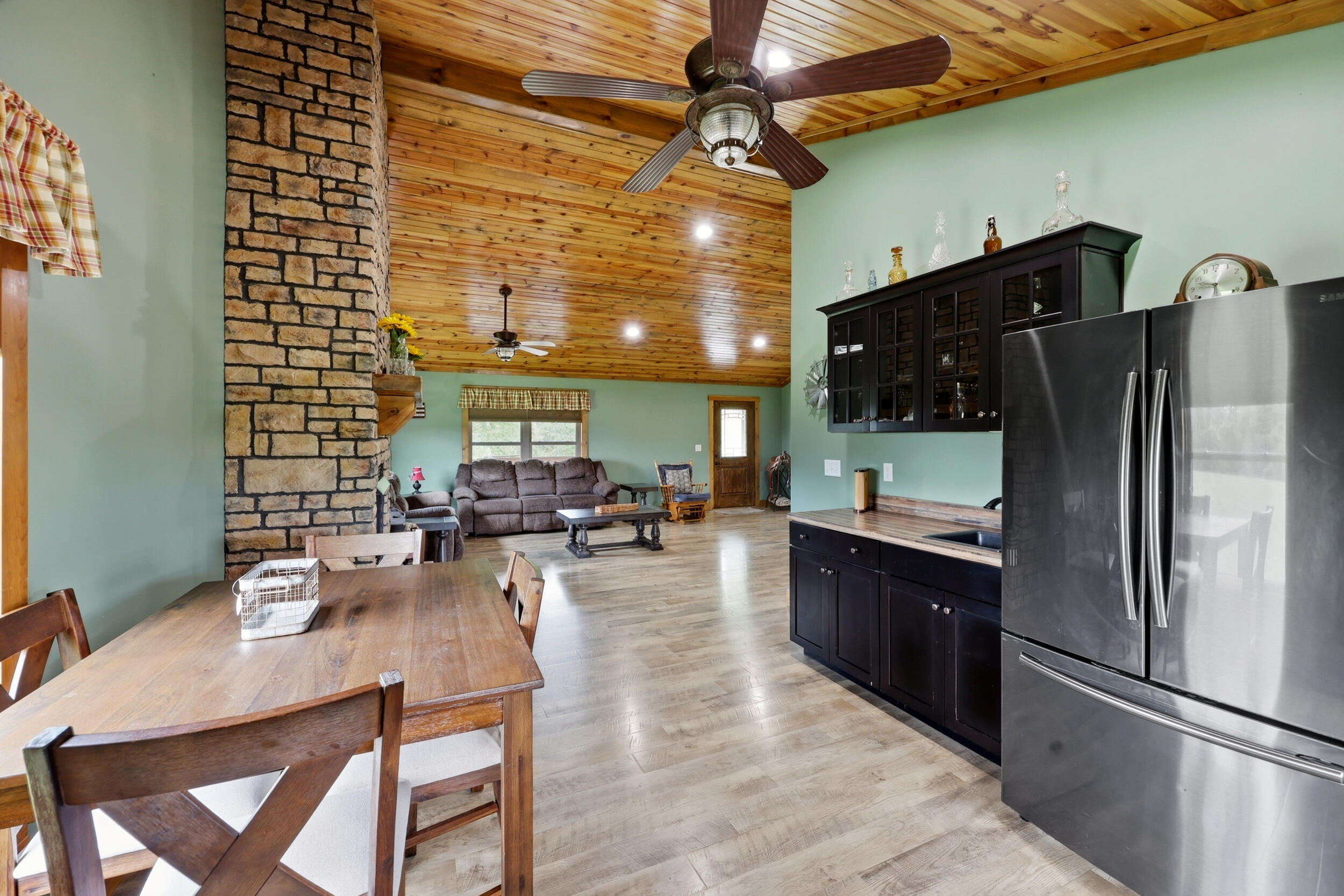 1010 Redwing Way Property Photo 13