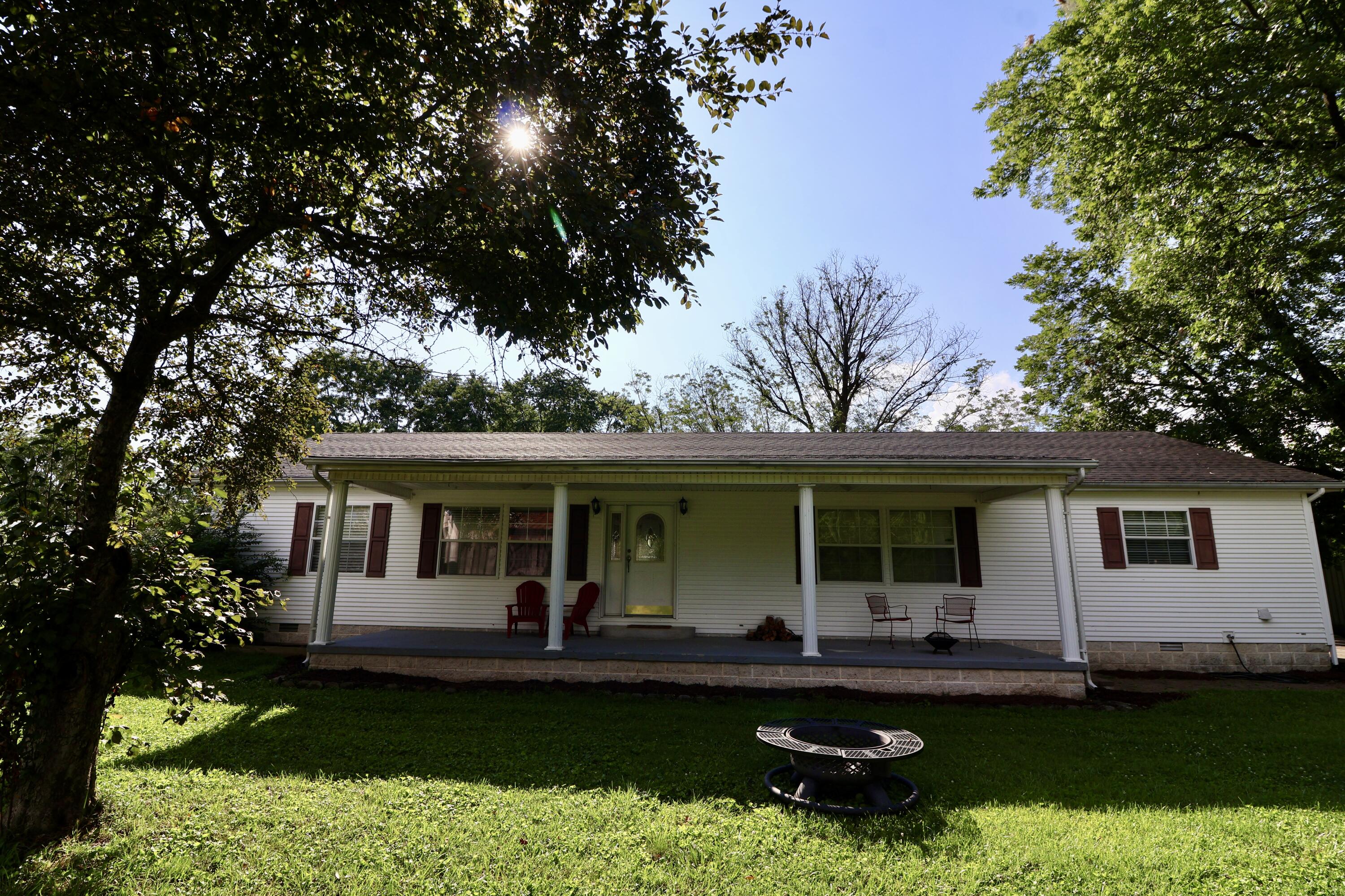 5770 & 5772 Metropolis Lake Road Property Photo 1