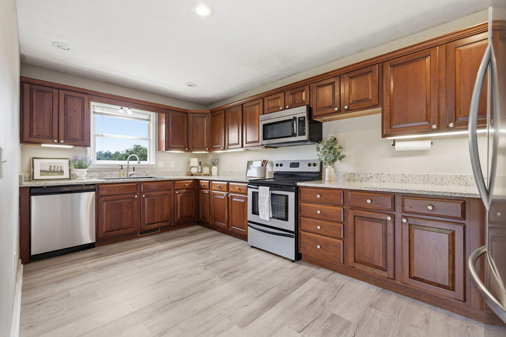 97 Camelot Drive Property Photo 8