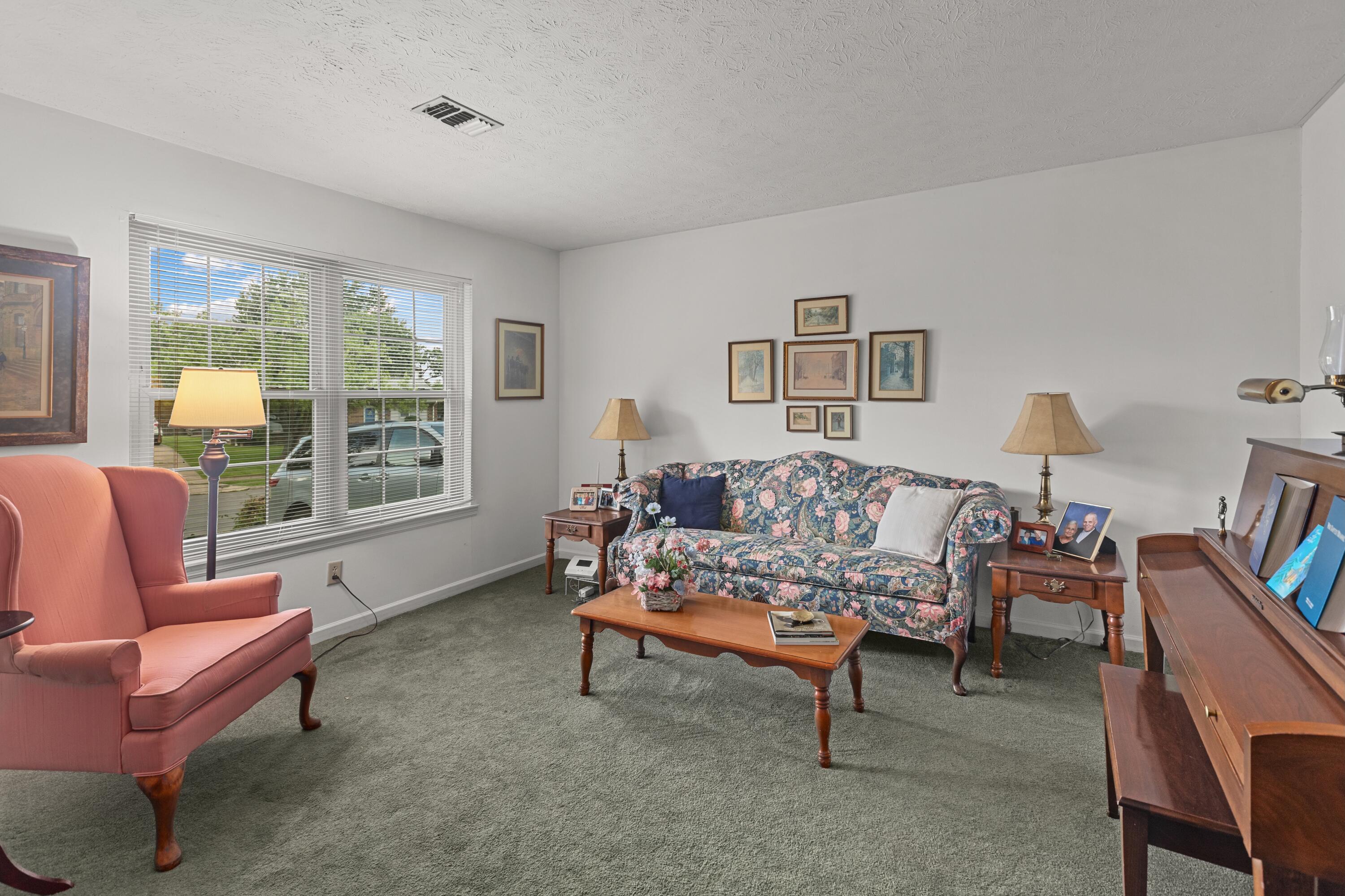 3336 Featherston Drive Property Photo 3