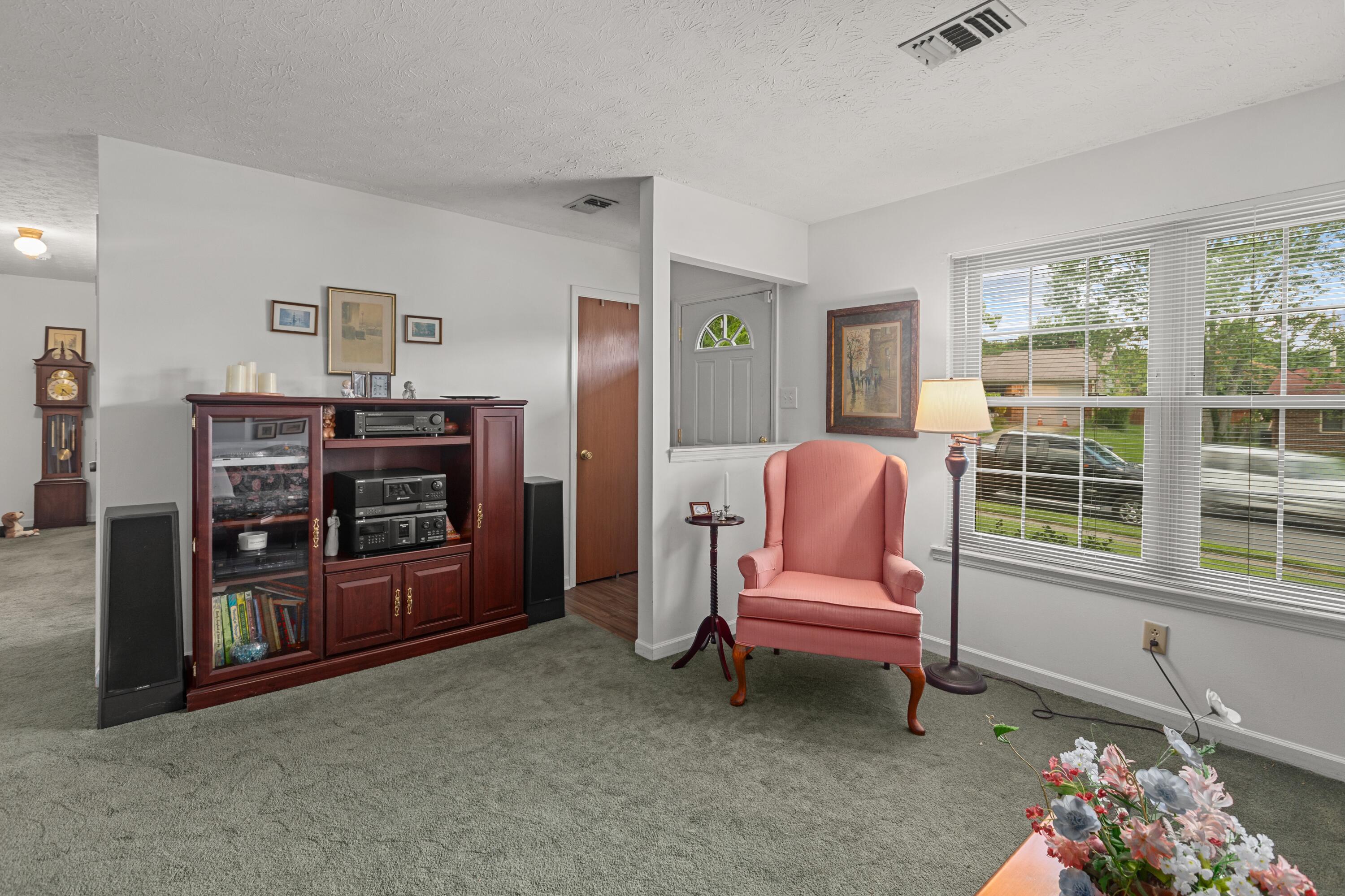 3336 Featherston Drive Property Photo 4
