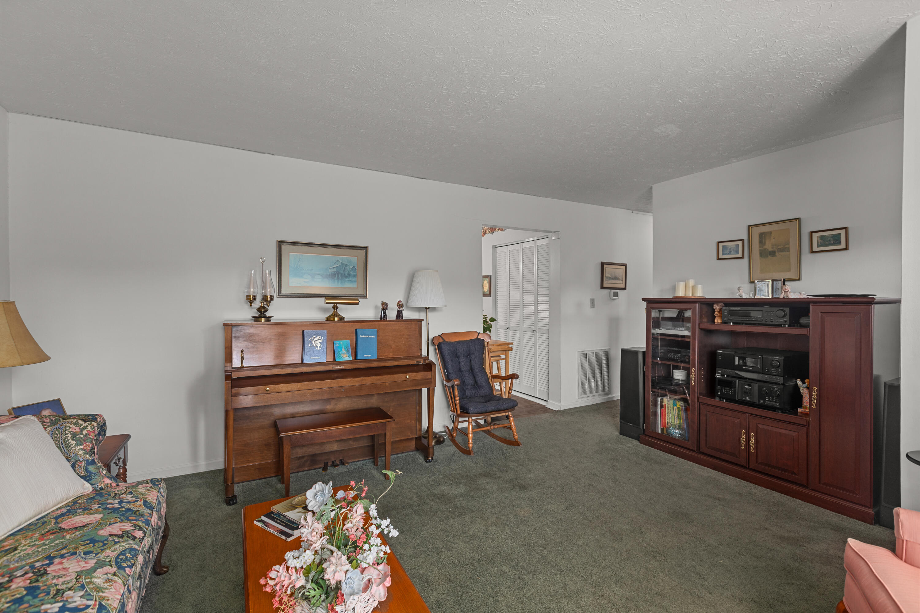 3336 Featherston Drive Property Photo 5